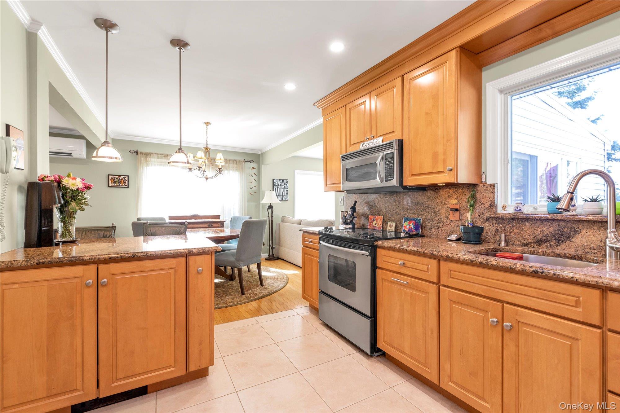 338 W Henrietta Avenue, Oceanside, NY 11572