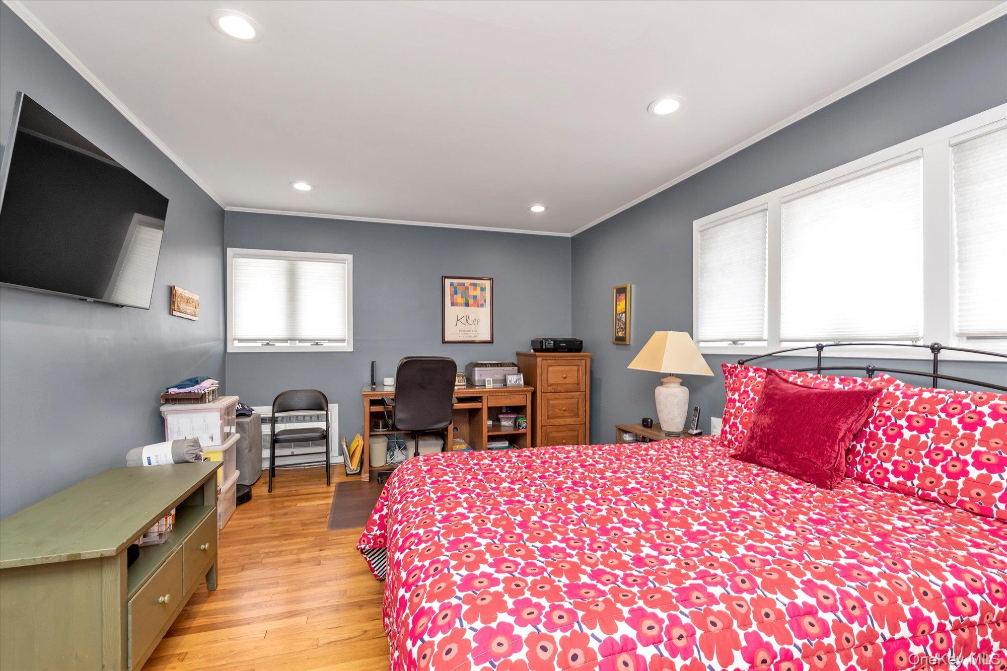 338 W Henrietta Avenue, Oceanside, NY 11572