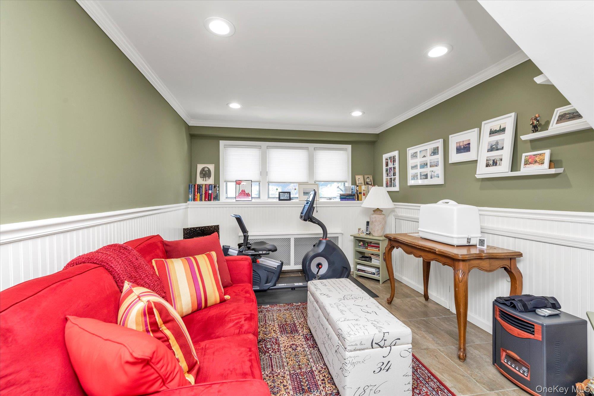 338 W Henrietta Avenue, Oceanside, NY 11572