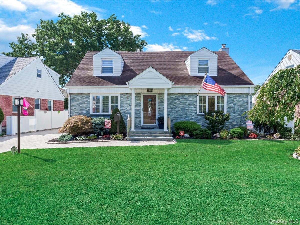 42 Tottenham Place, New Hyde Park, NY 11040