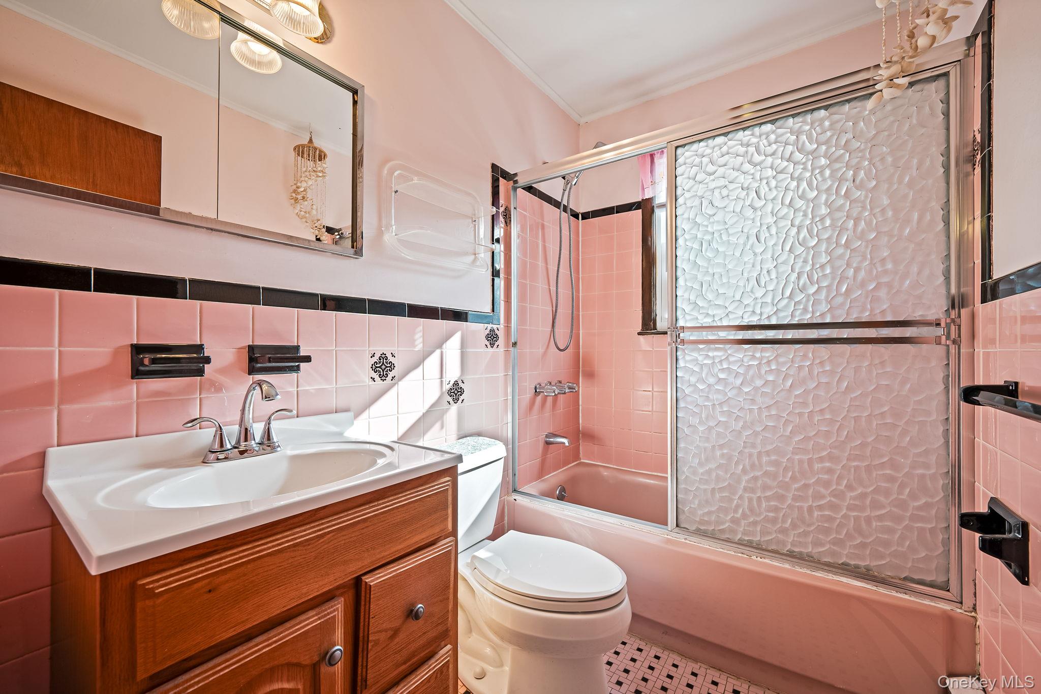 362 W Woodside Avenue, Patchogue, NY 11772