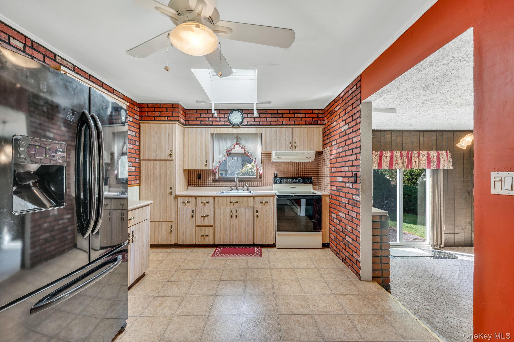 362 W Woodside Avenue, Patchogue, NY 11772