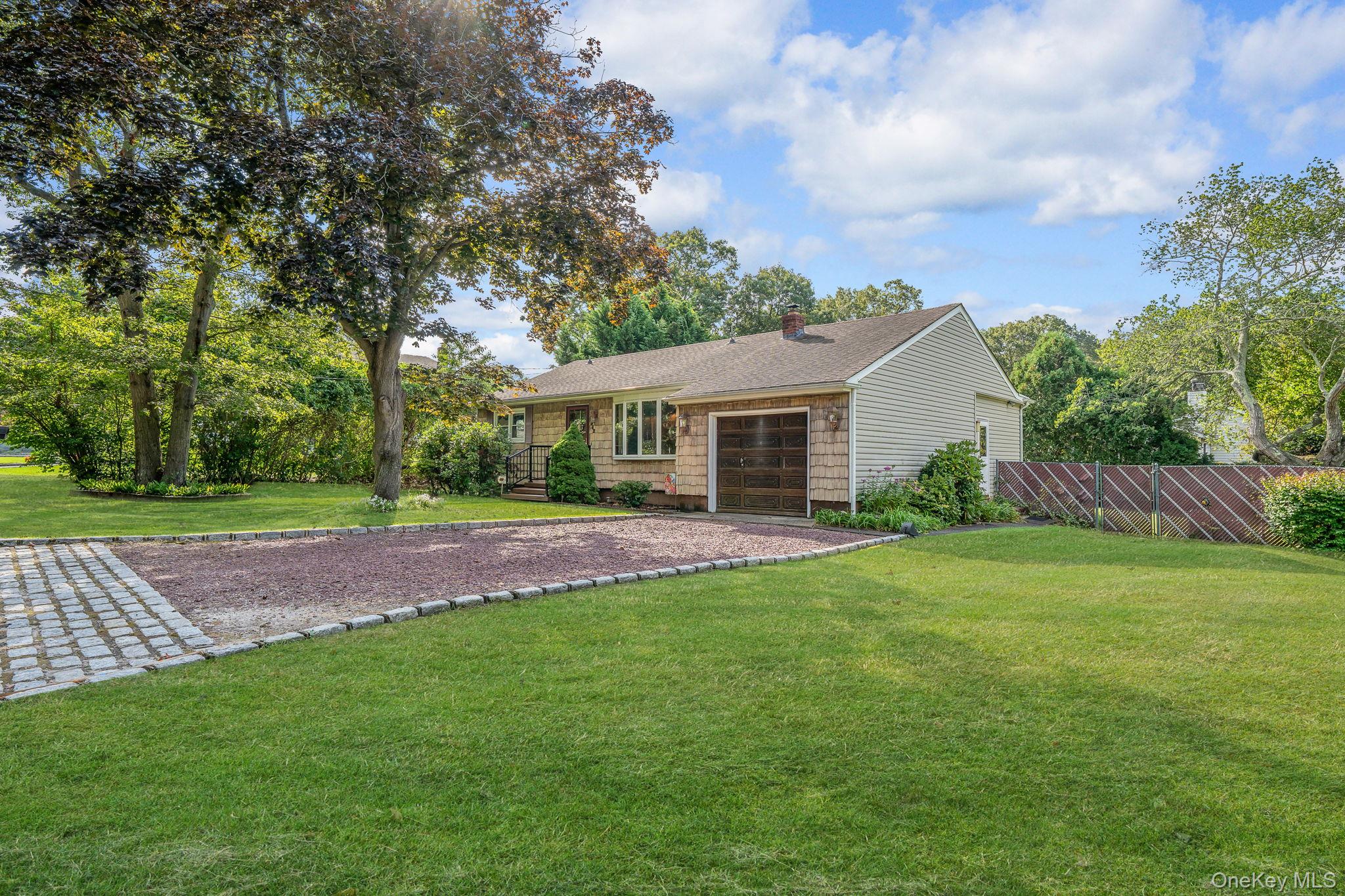 362 W Woodside Avenue, Patchogue, NY 11772