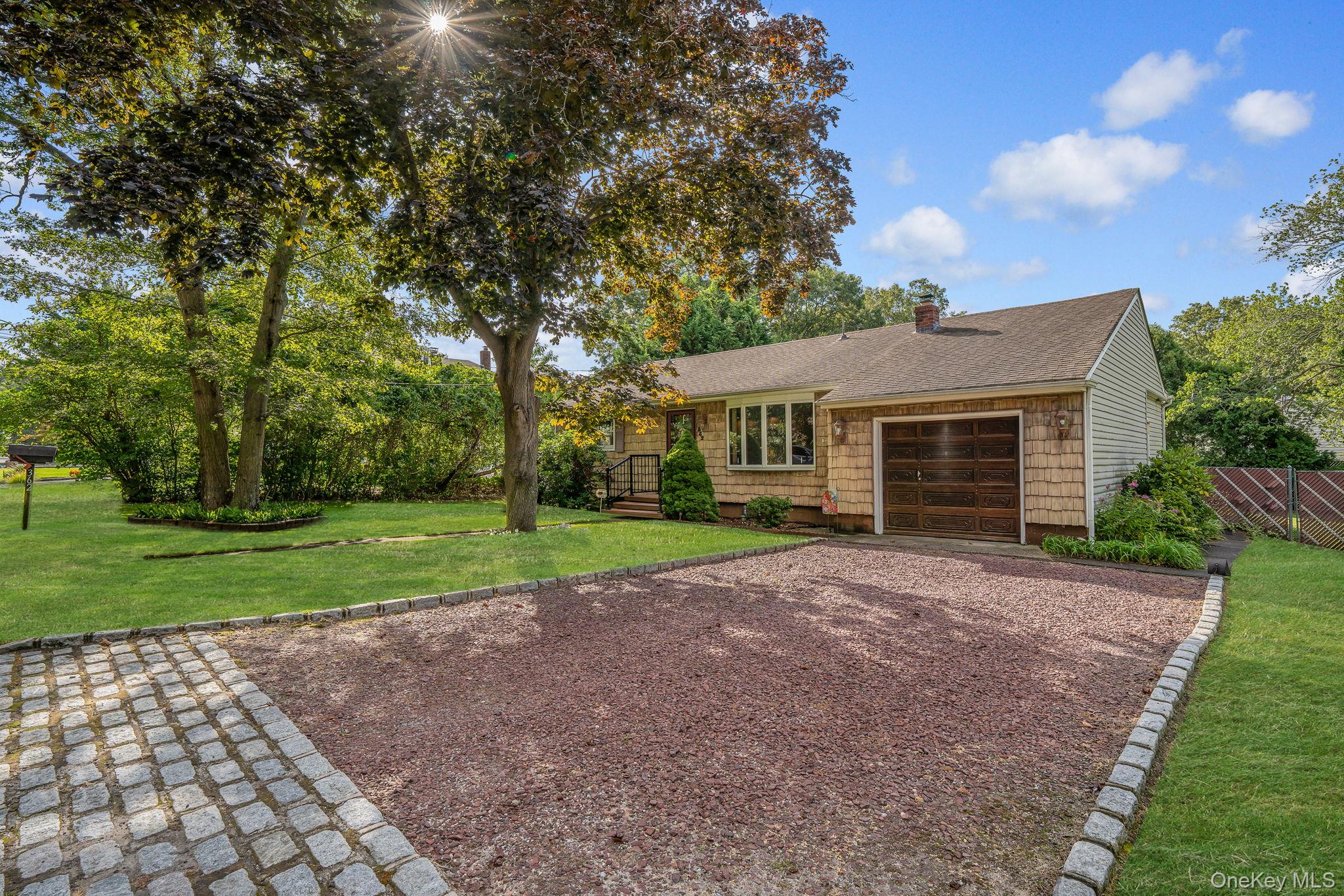 362 W Woodside Avenue, Patchogue, NY 11772