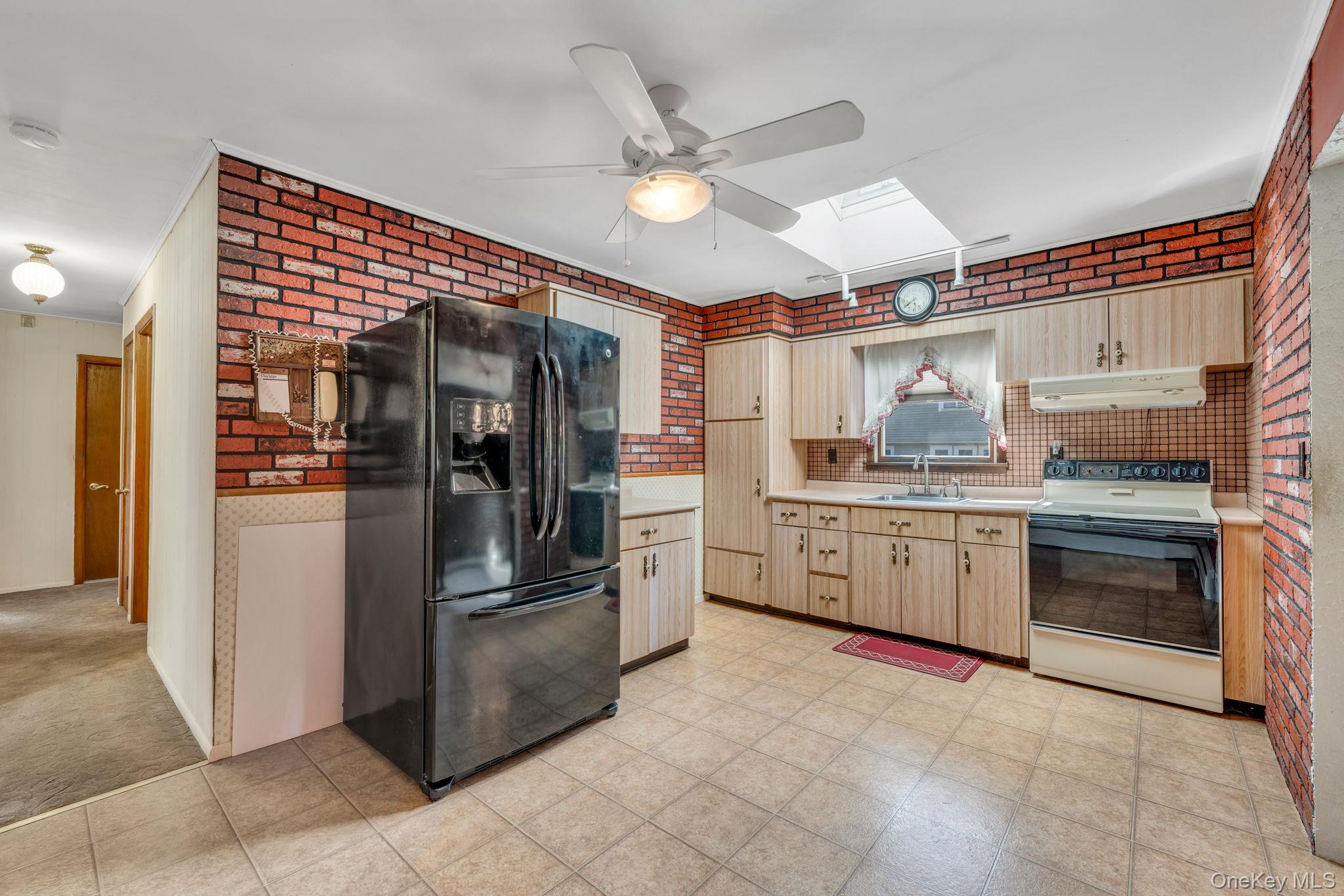 362 W Woodside Avenue, Patchogue, NY 11772