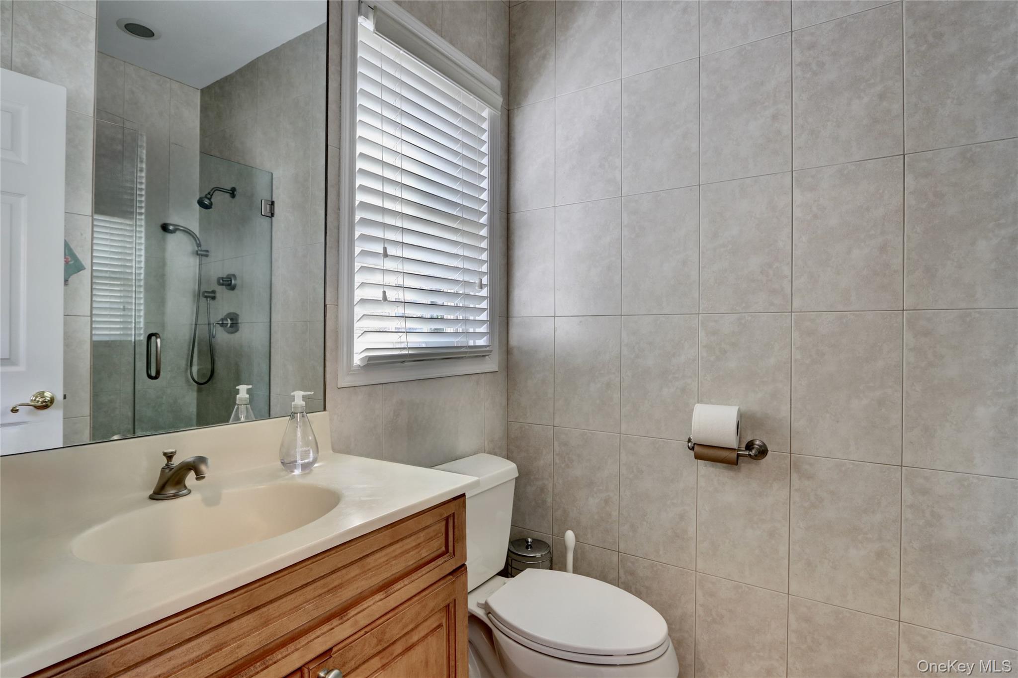 18 Hamlet Drive, Plainview, NY 11803