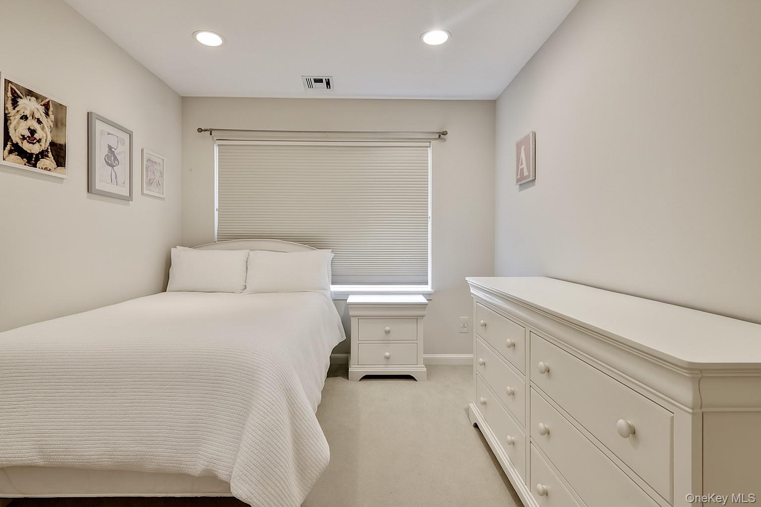 18 Hamlet Drive, Plainview, NY 11803