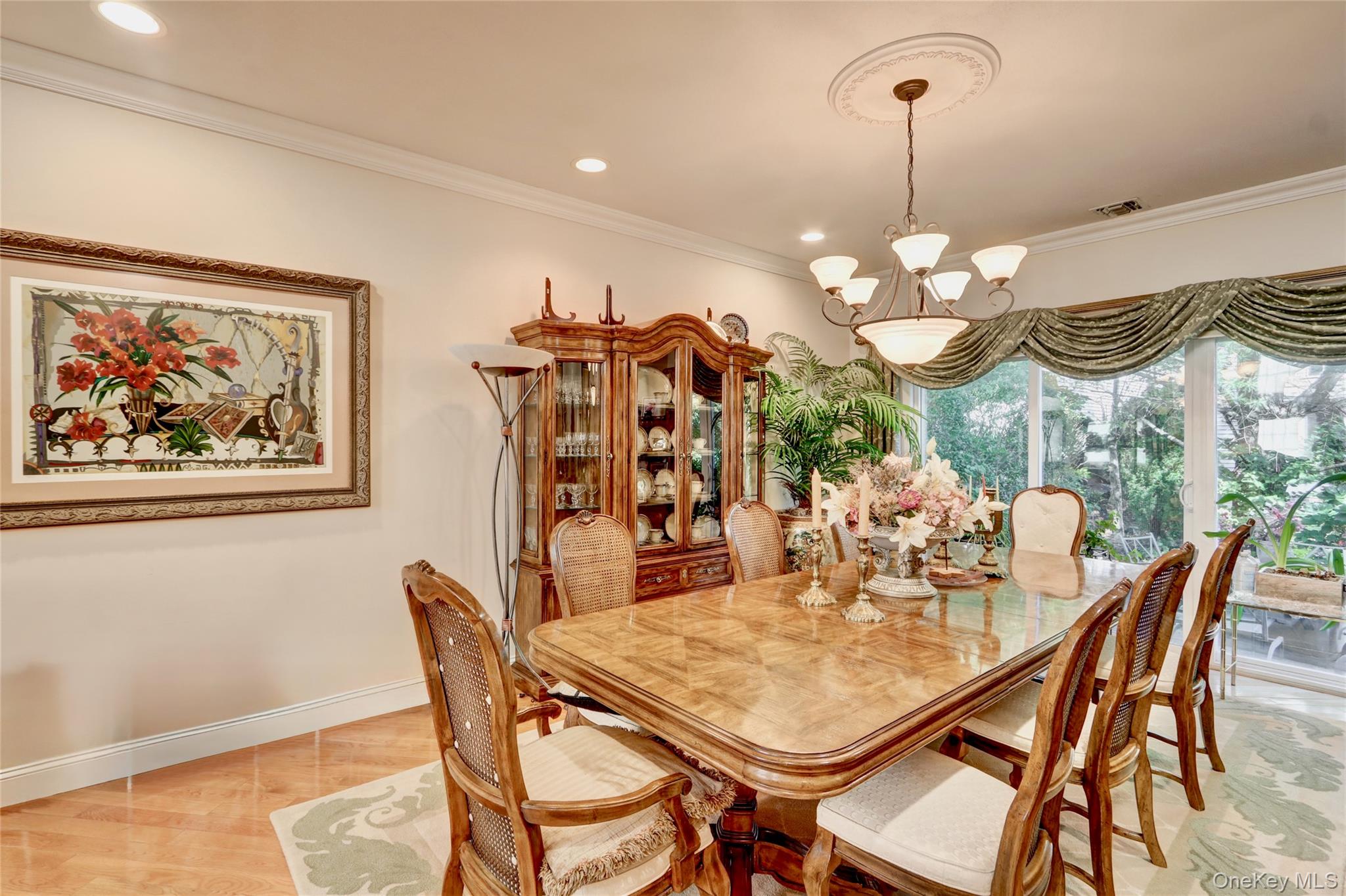 18 Hamlet Drive, Plainview, NY 11803