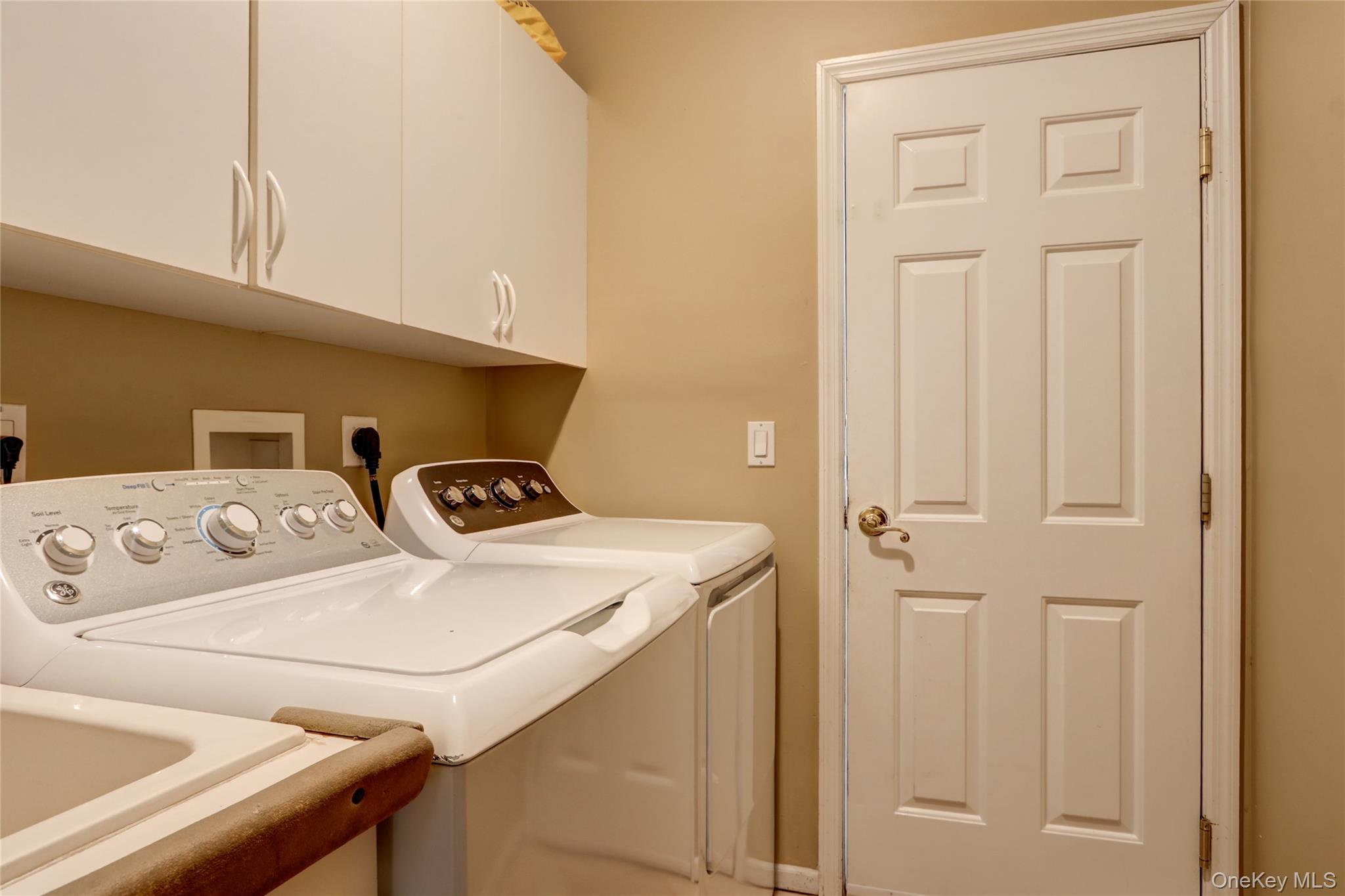 18 Hamlet Drive, Plainview, NY 11803