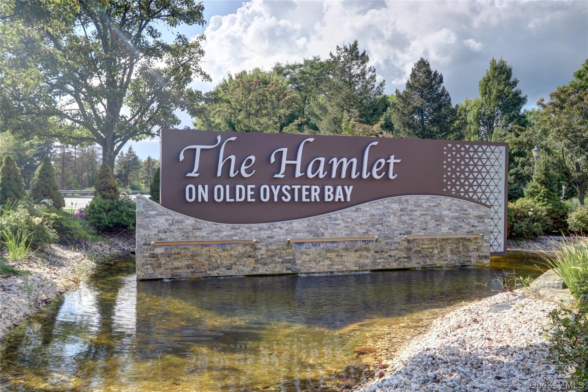 18 Hamlet Drive, Plainview, NY 11803