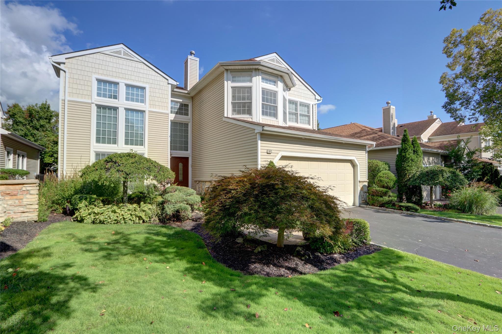 18 Hamlet Drive, Plainview, NY 11803