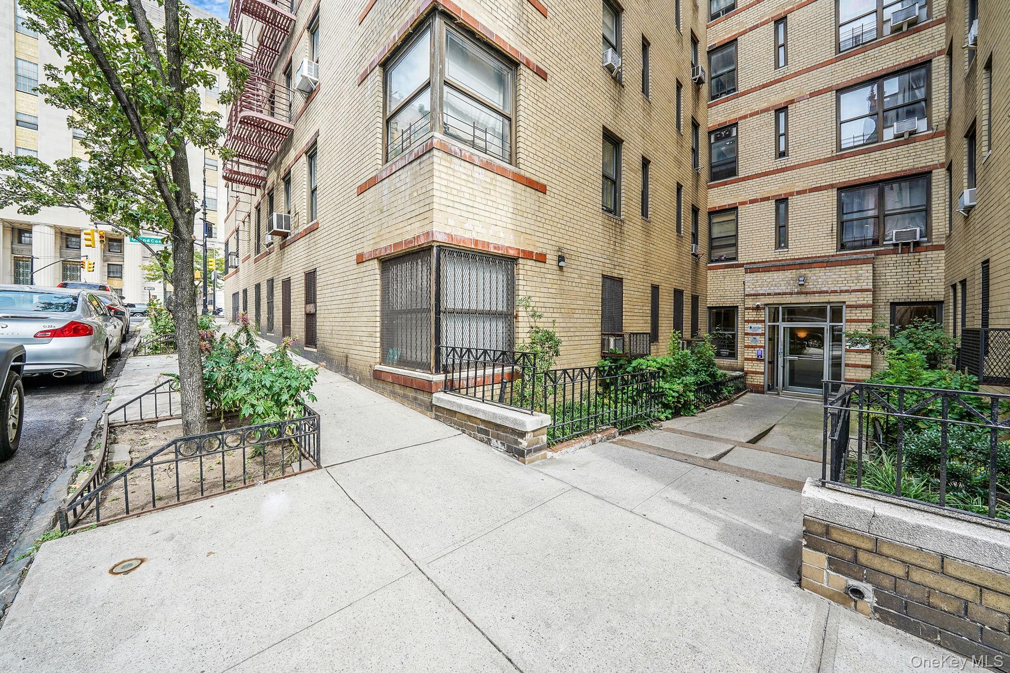 860 Grand Concourse # 2R, Bronx, NY 10451