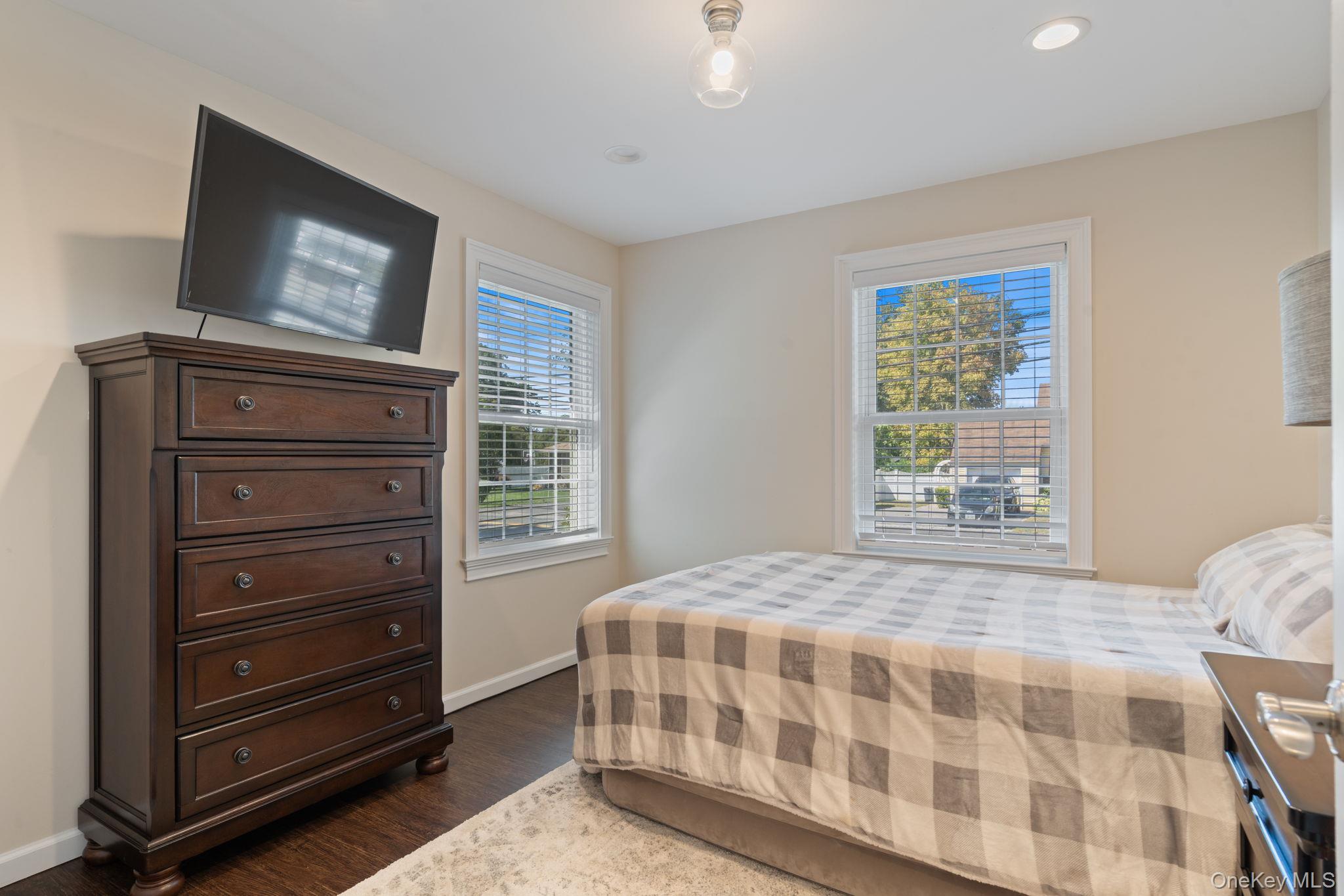 172 Broadway, Greenlawn, NY 11740