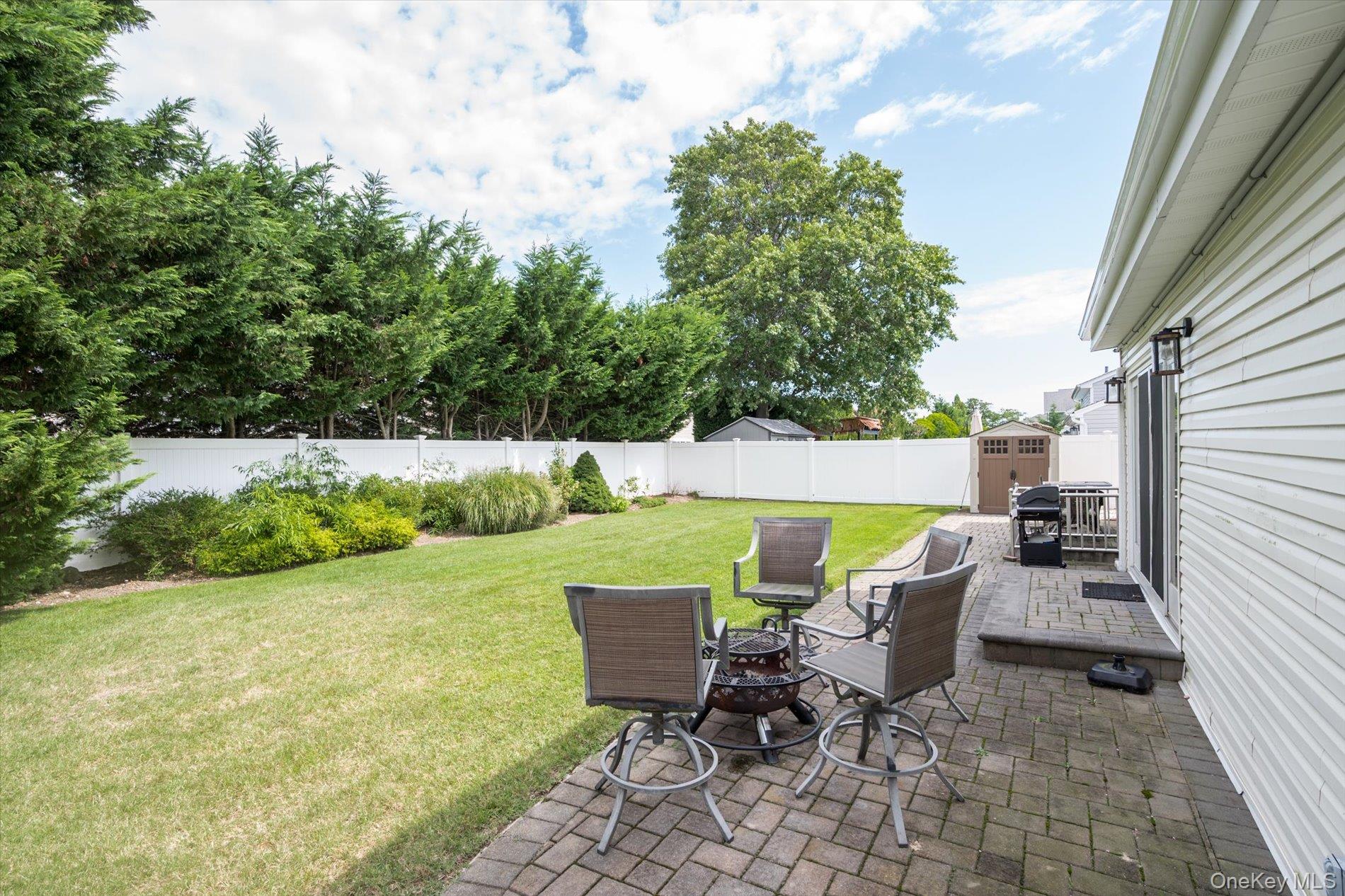 40 Bayview Place, Massapequa, NY 11758