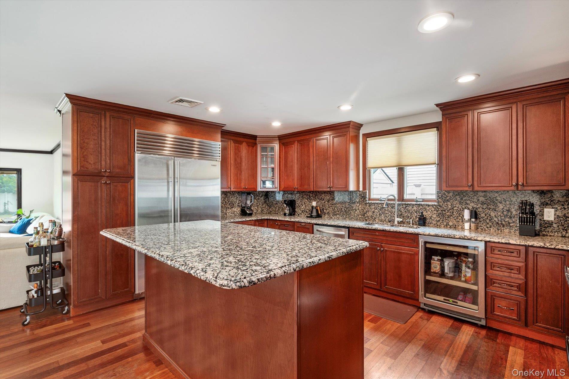 40 Bayview Place, Massapequa, NY 11758