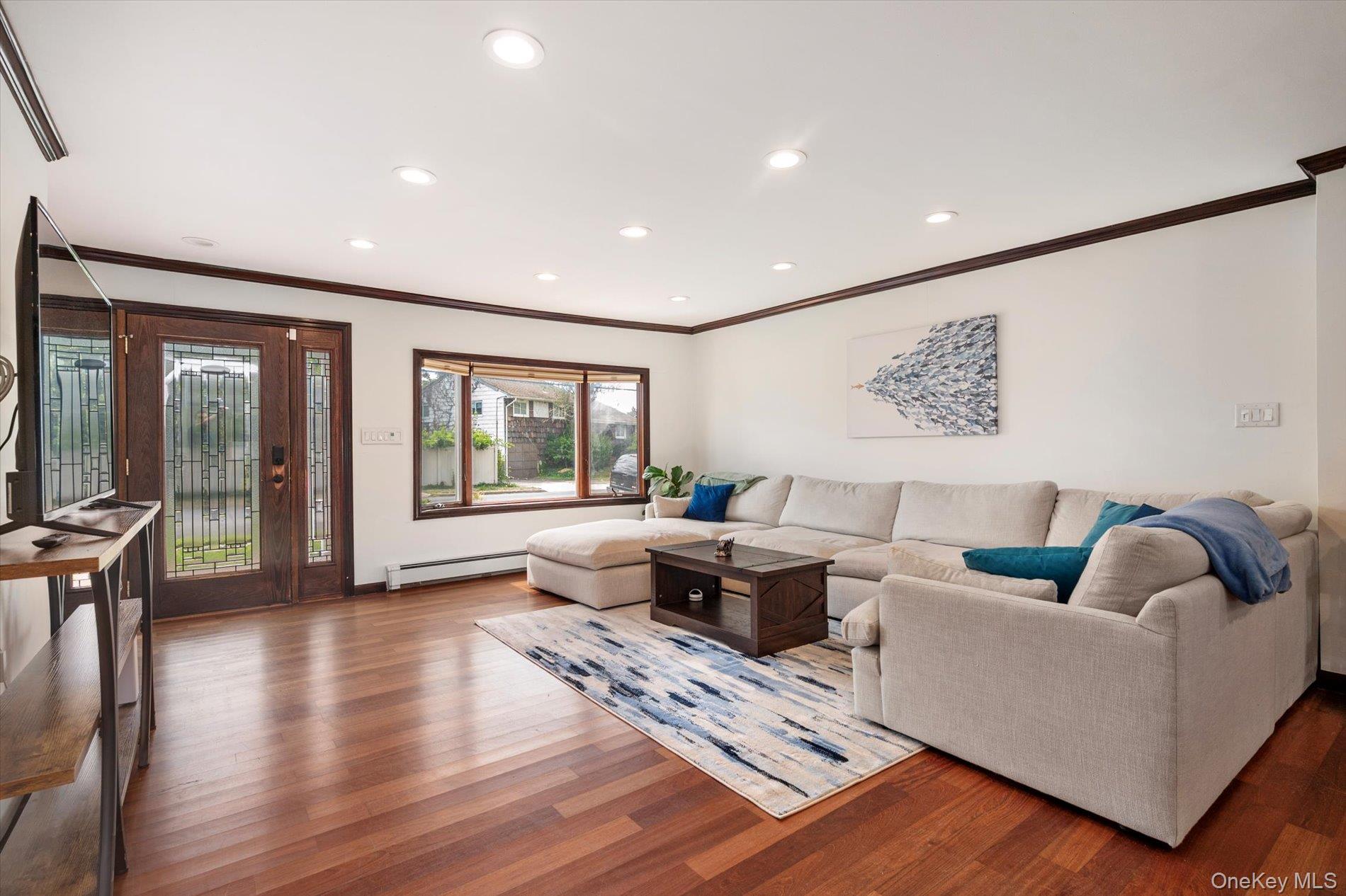 40 Bayview Place, Massapequa, NY 11758