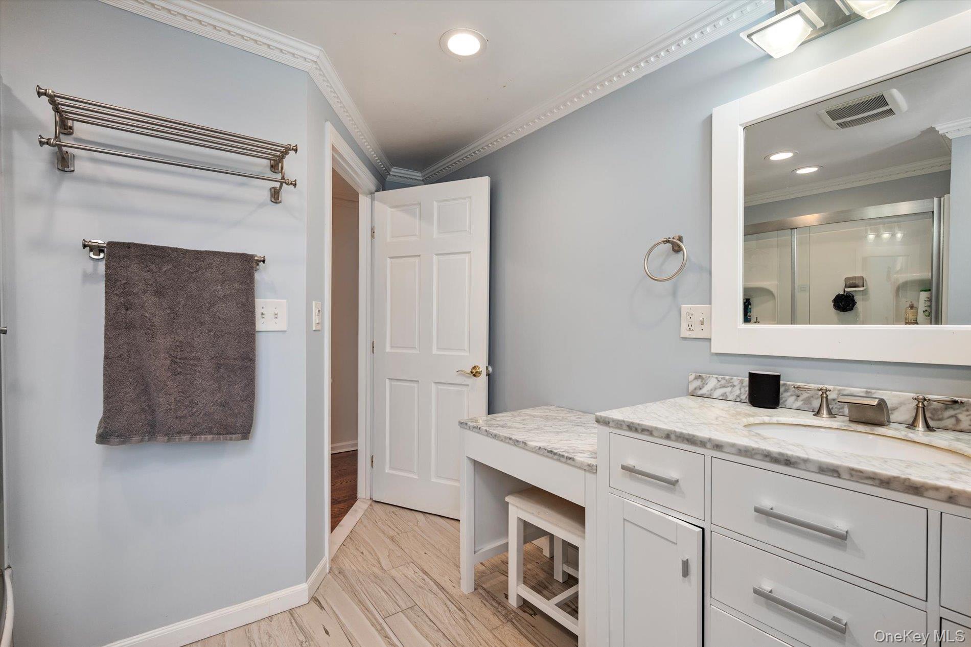 40 Bayview Place, Massapequa, NY 11758