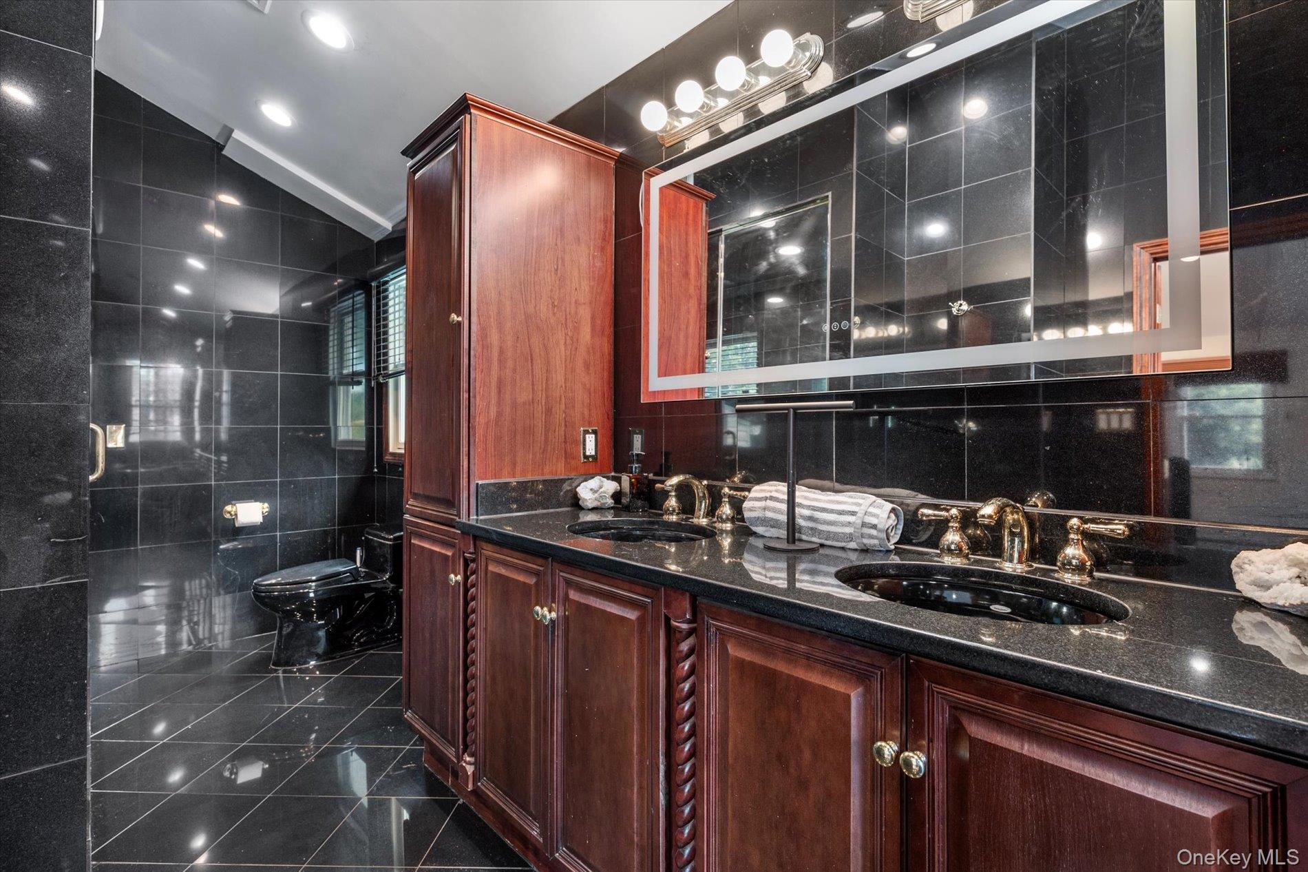 40 Bayview Place, Massapequa, NY 11758