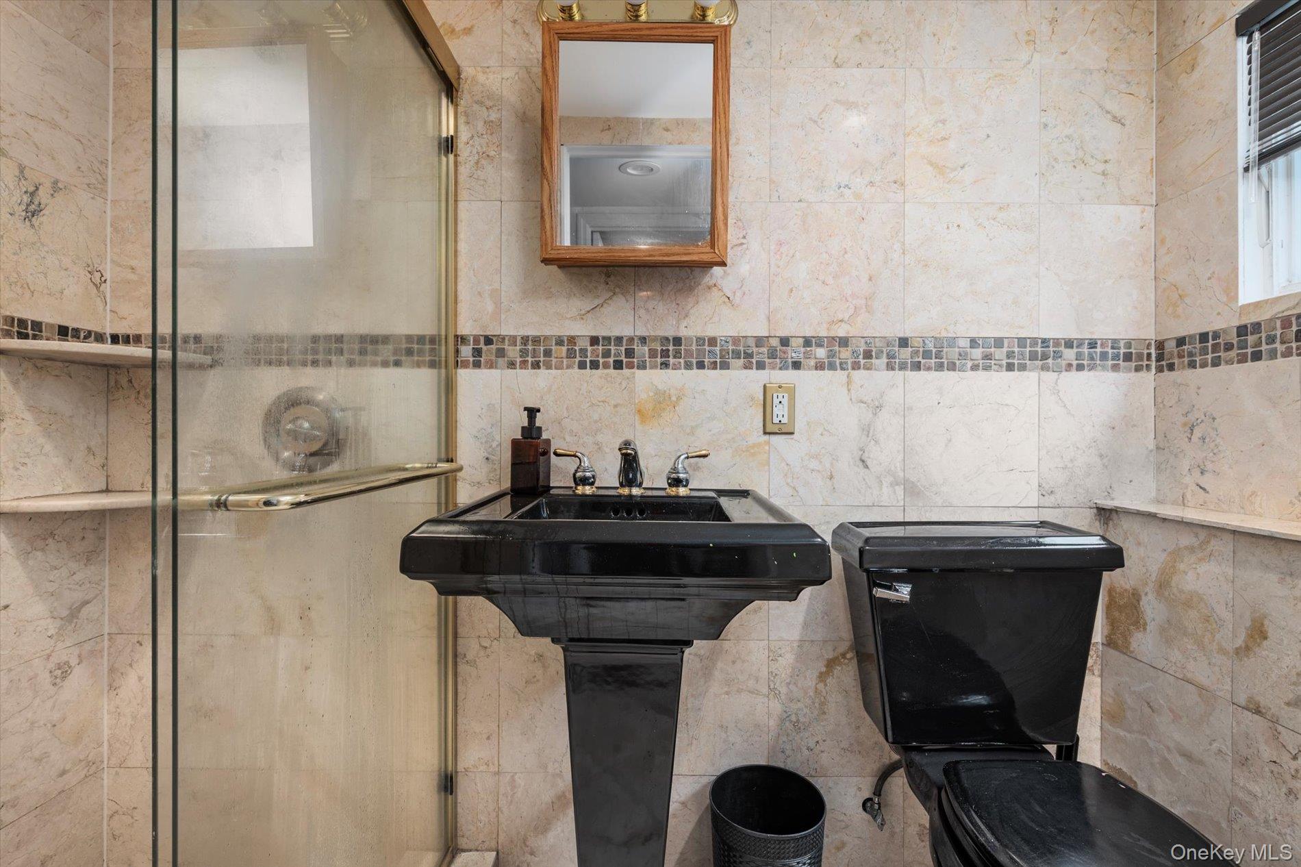 40 Bayview Place, Massapequa, NY 11758