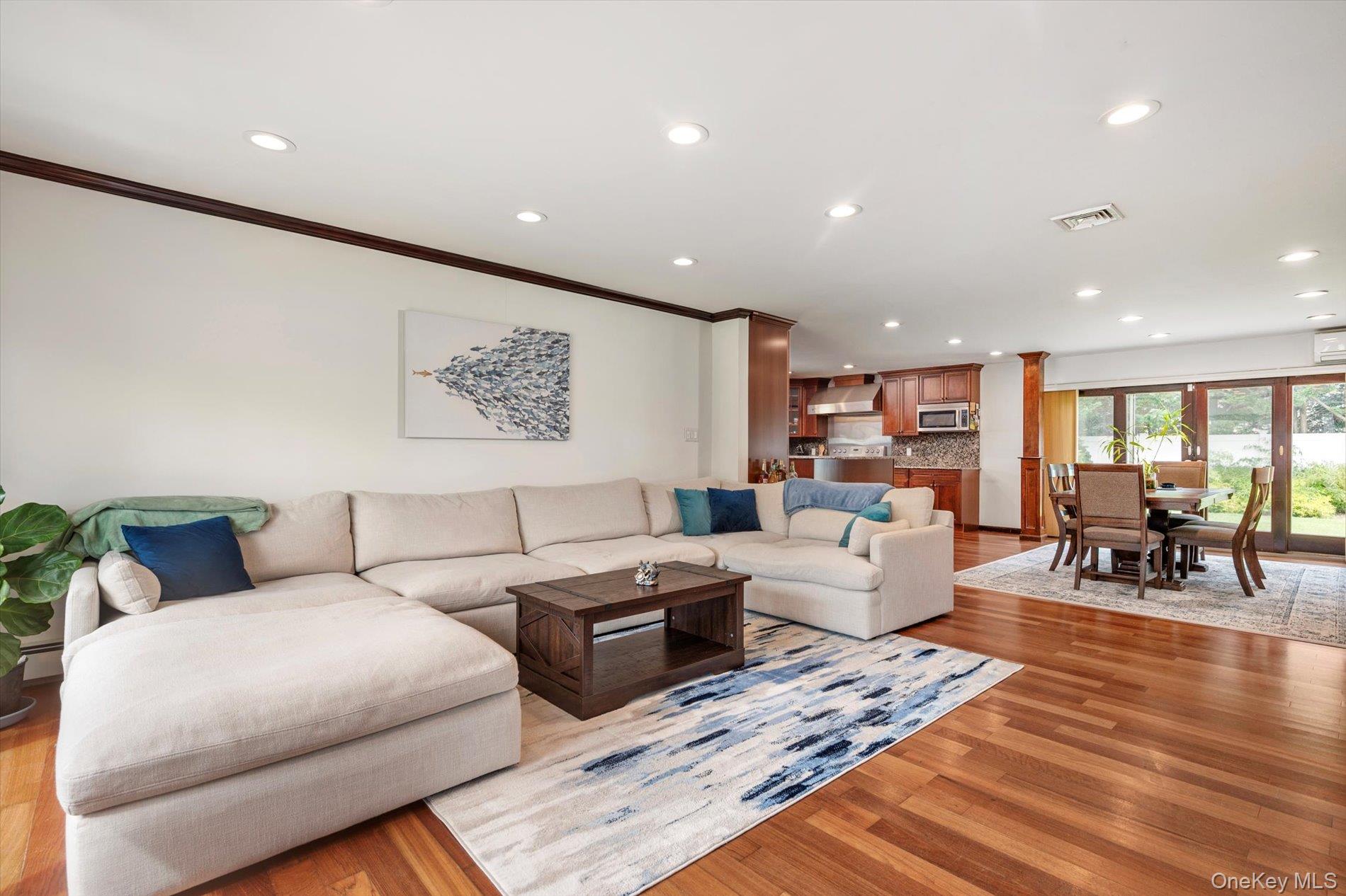 40 Bayview Place, Massapequa, NY 11758