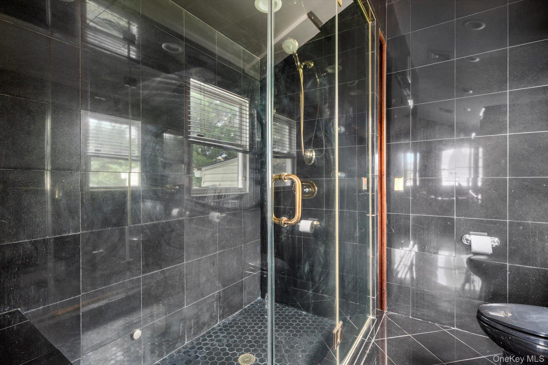 40 Bayview Place, Massapequa, NY 11758