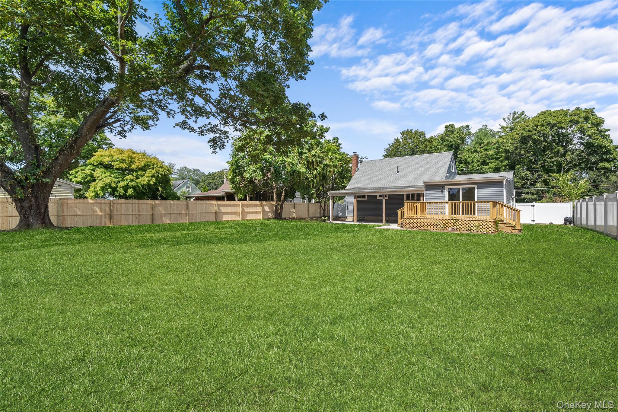 14 21st Avenue, Bay Shore, NY 11706