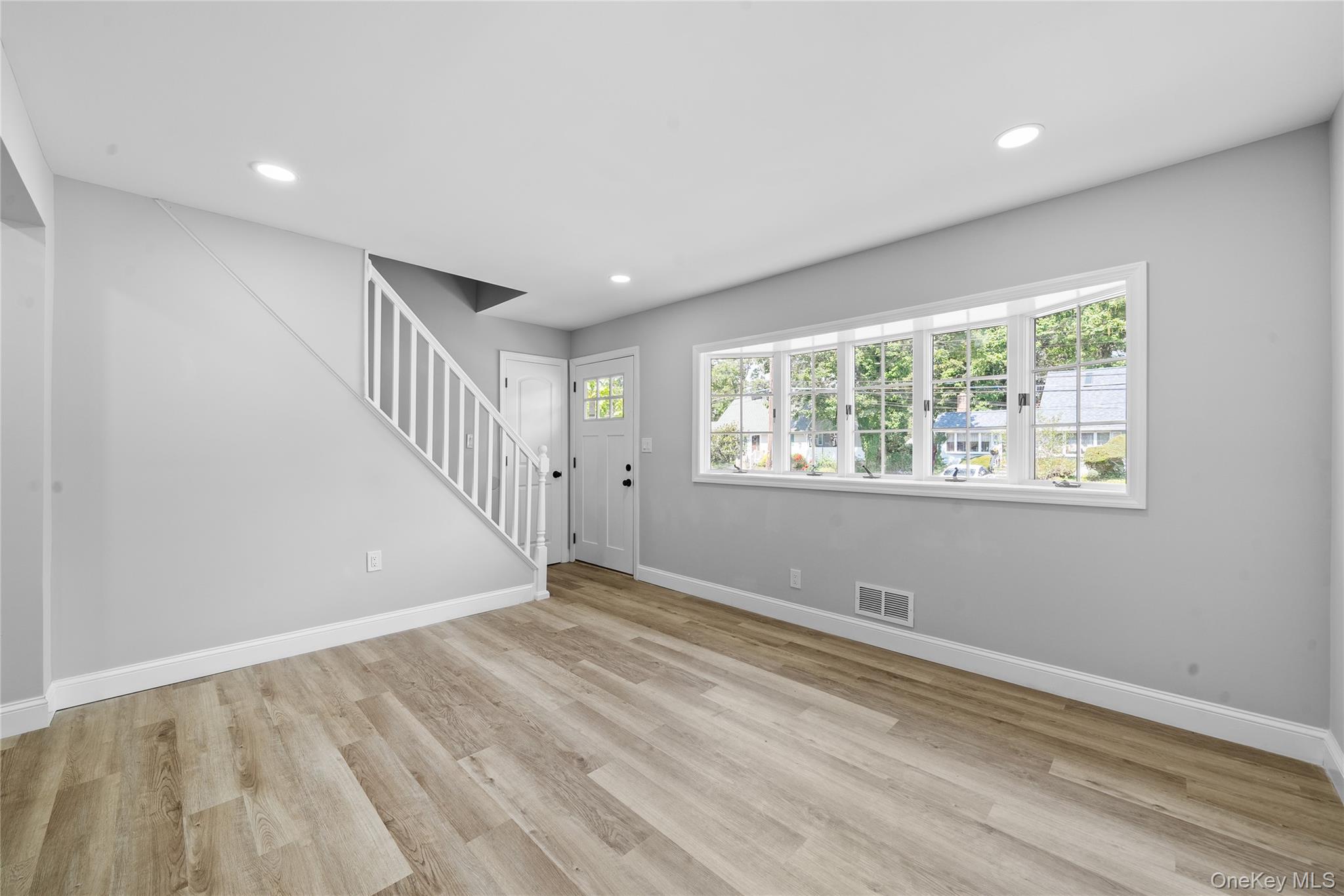 14 21st Avenue, Bay Shore, NY 11706