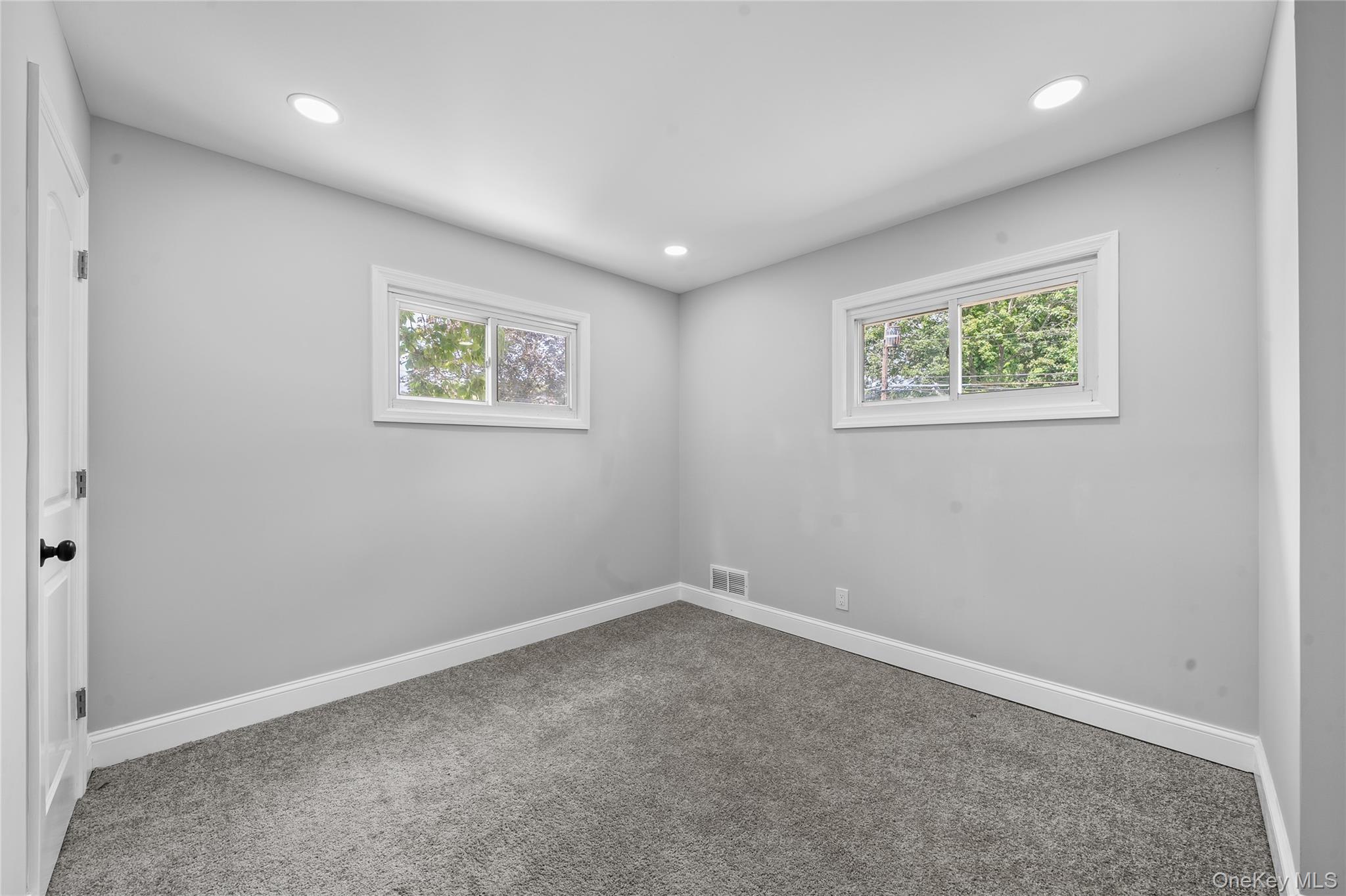 14 21st Avenue, Bay Shore, NY 11706