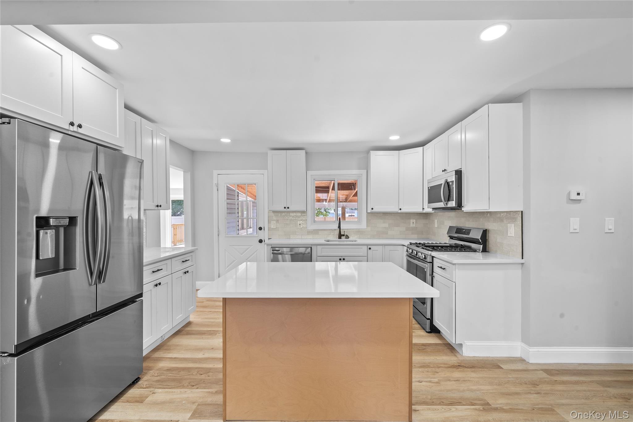 14 21st Avenue, Bay Shore, NY 11706