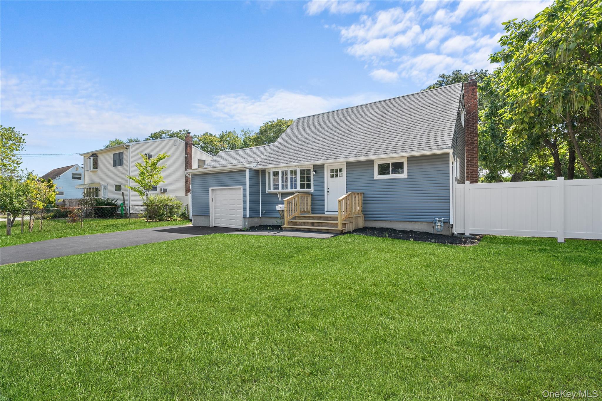 14 21st Avenue, Bay Shore, NY 11706