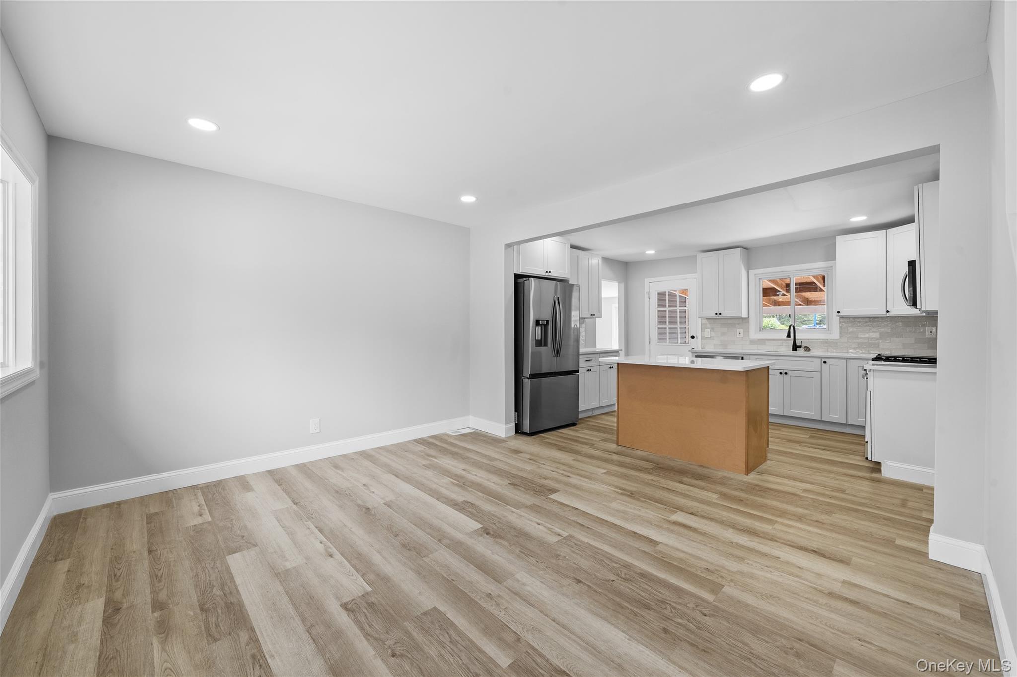 14 21st Avenue, Bay Shore, NY 11706