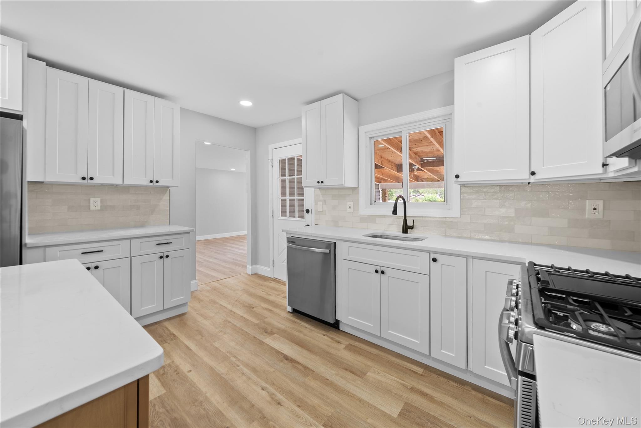 14 21st Avenue, Bay Shore, NY 11706