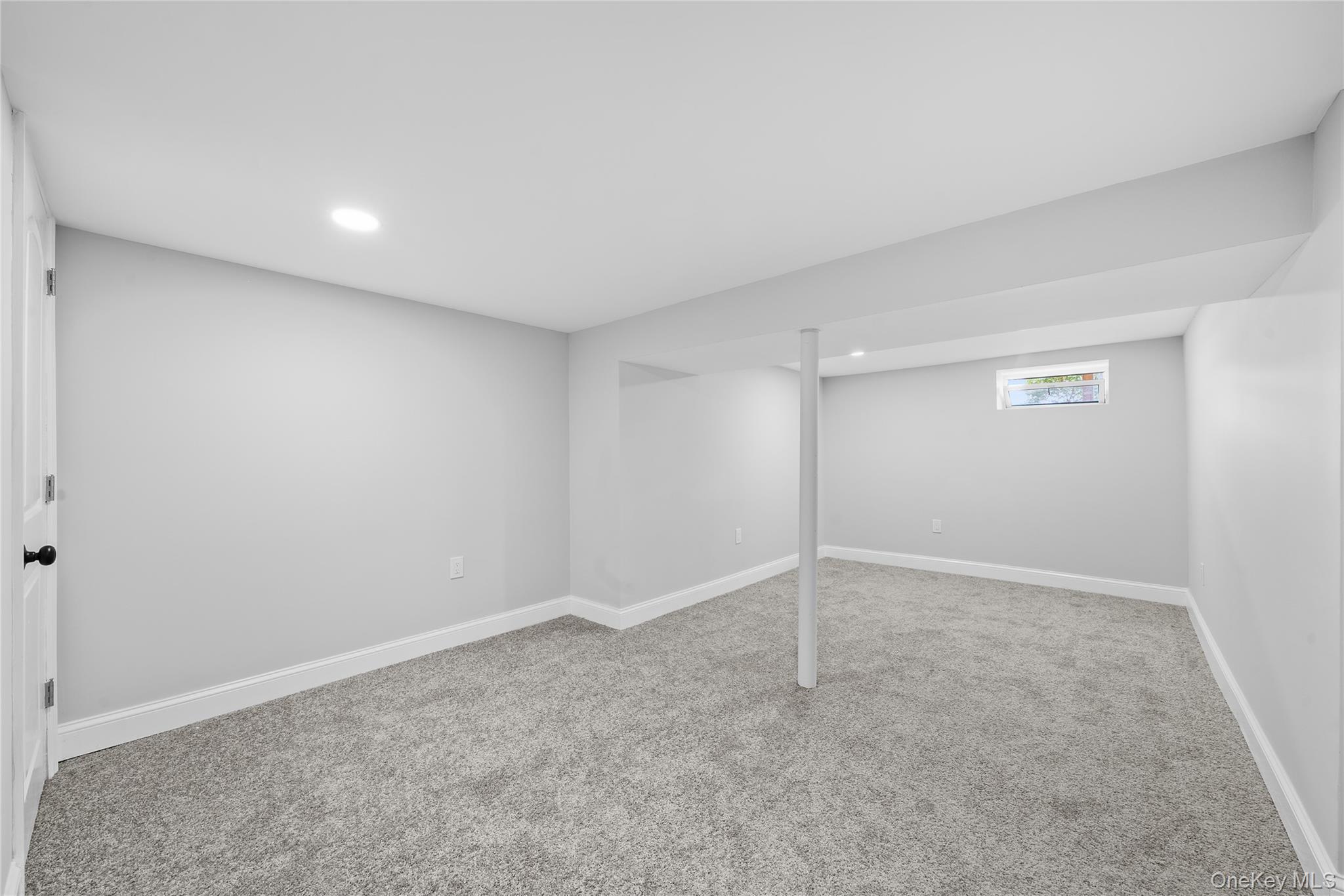 14 21st Avenue, Bay Shore, NY 11706