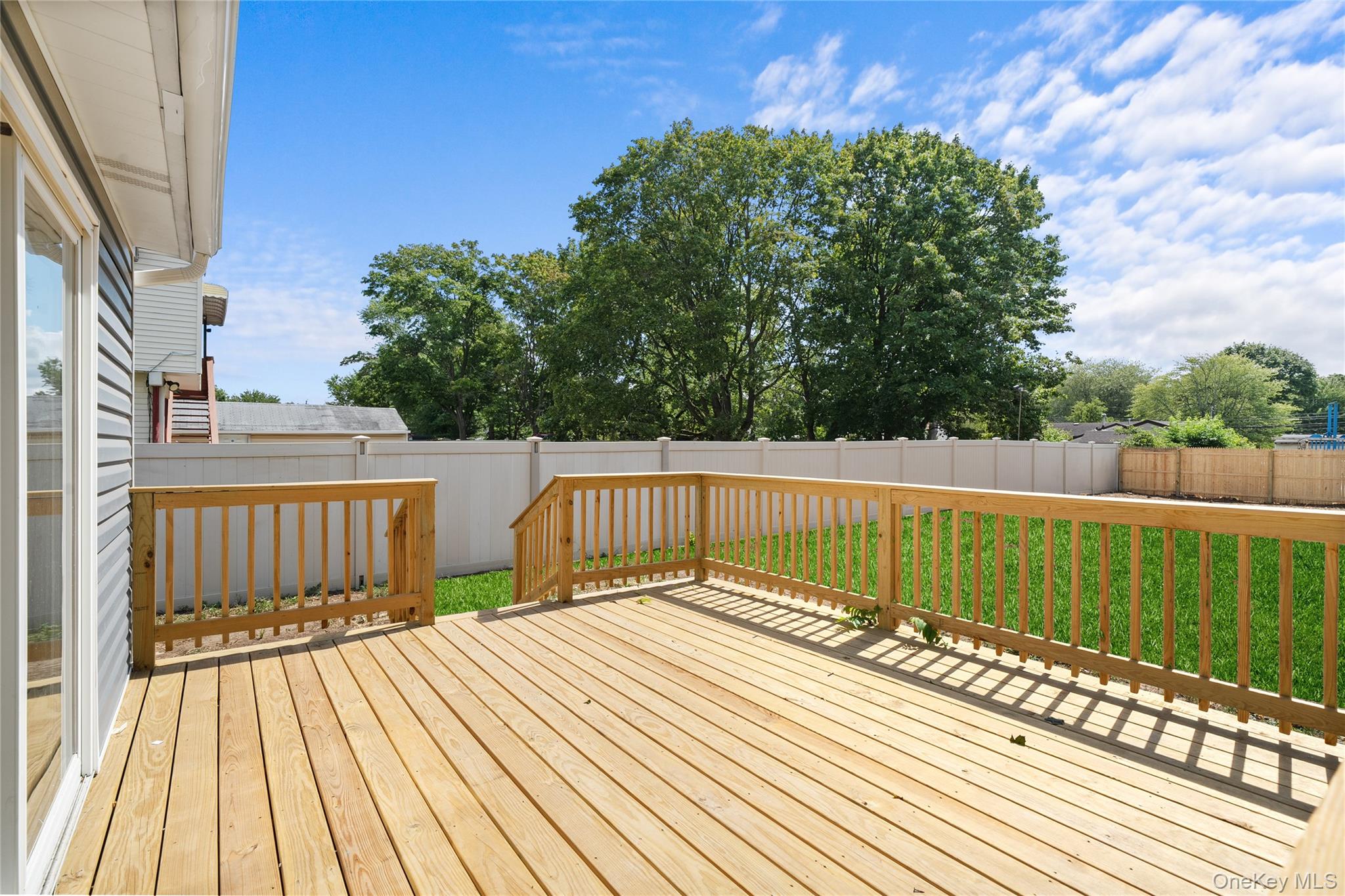 14 21st Avenue, Bay Shore, NY 11706