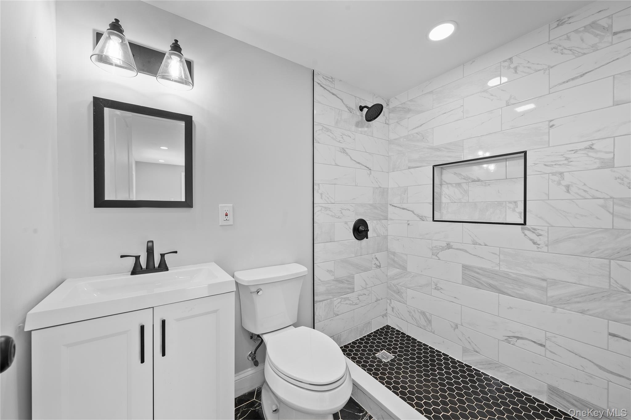 14 21st Avenue, Bay Shore, NY 11706