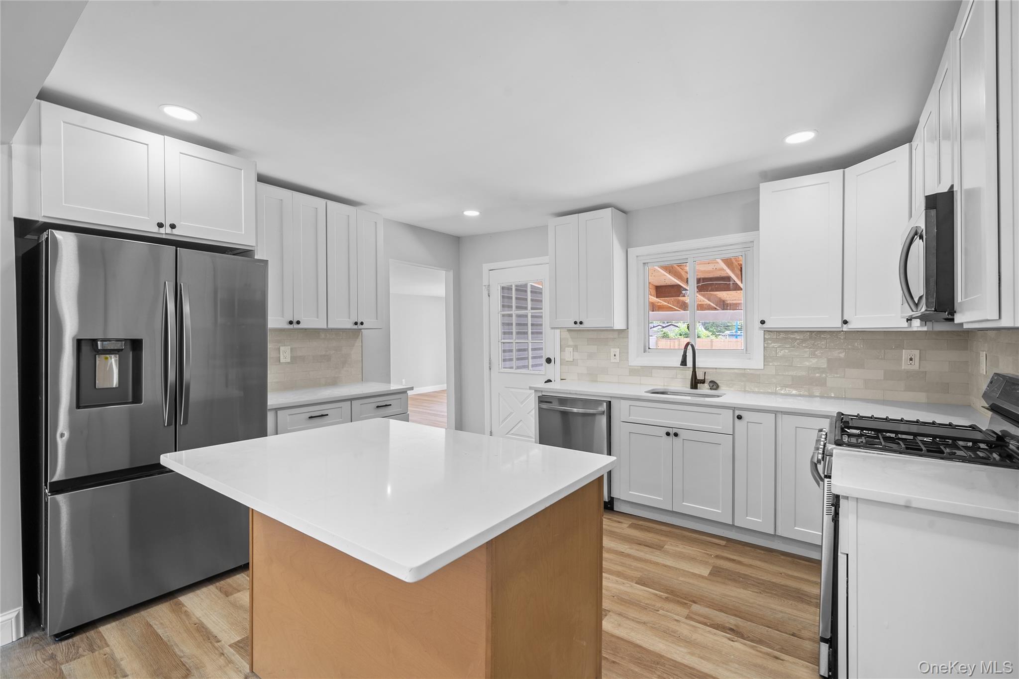 14 21st Avenue, Bay Shore, NY 11706