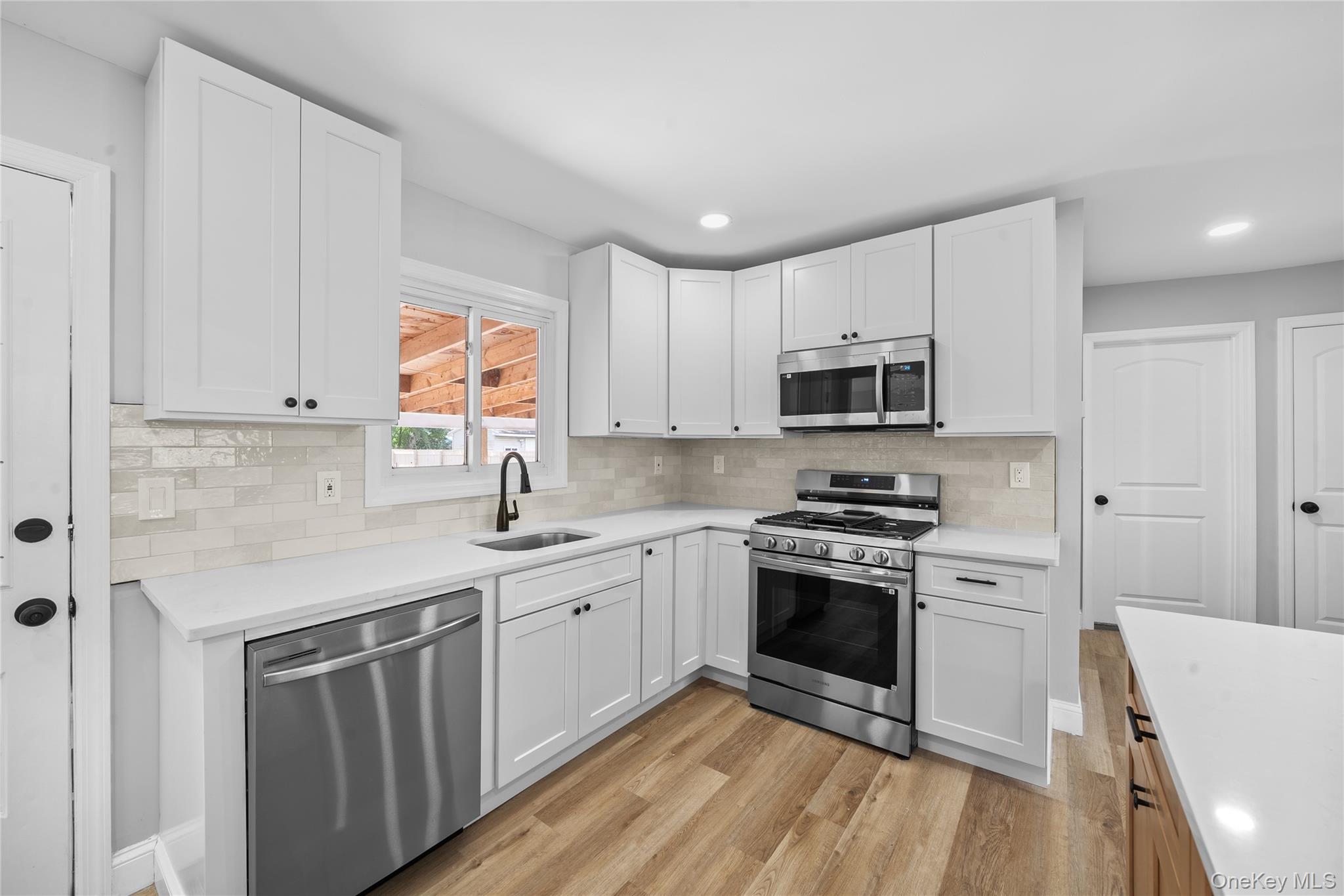 14 21st Avenue, Bay Shore, NY 11706