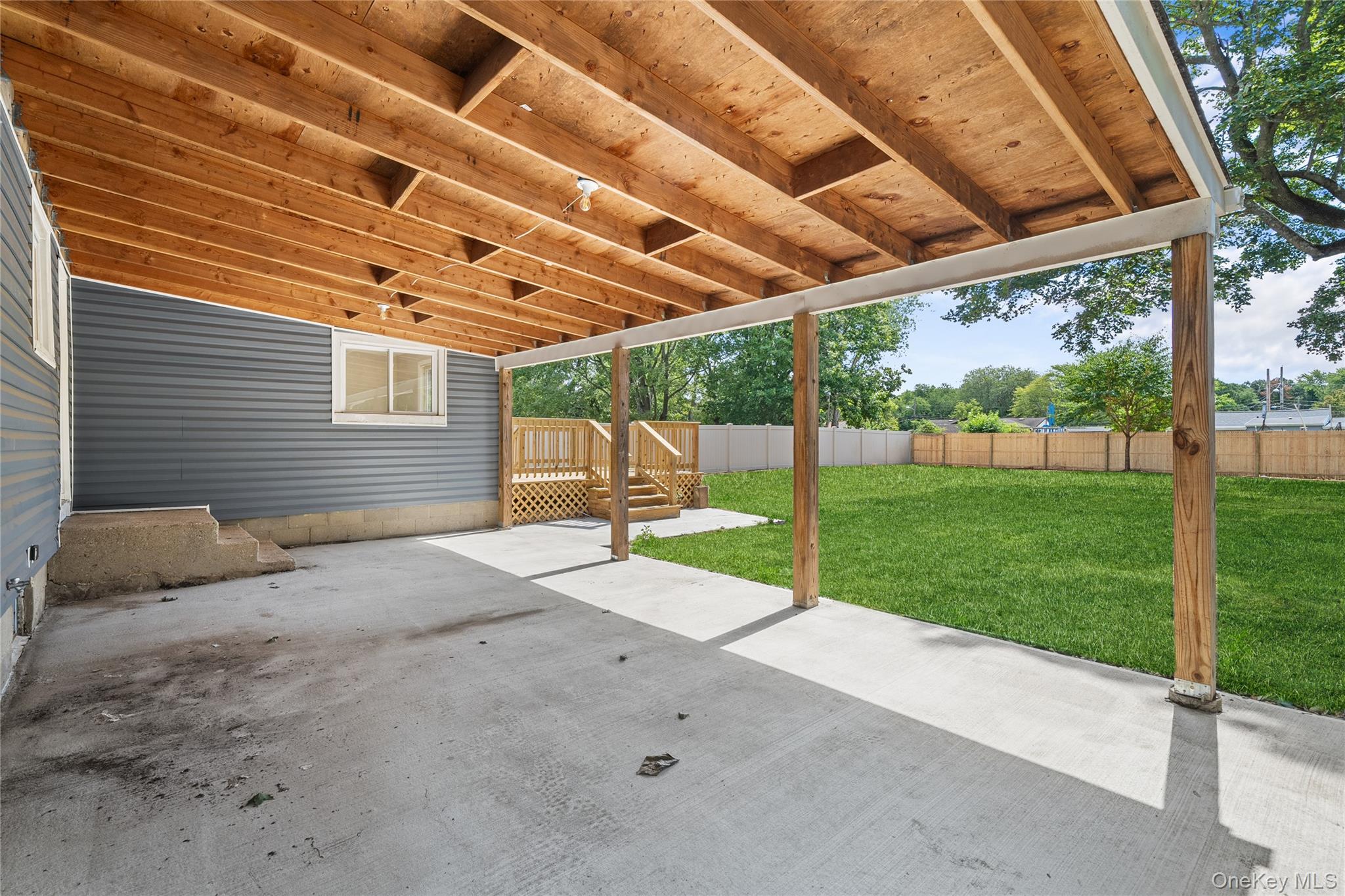 14 21st Avenue, Bay Shore, NY 11706