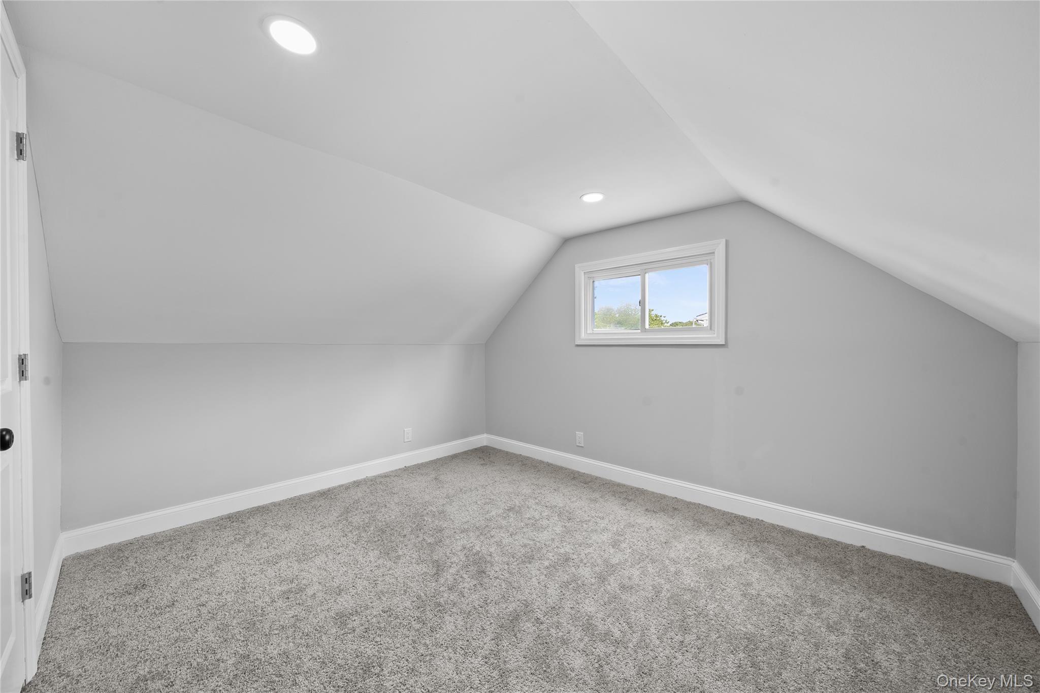 14 21st Avenue, Bay Shore, NY 11706