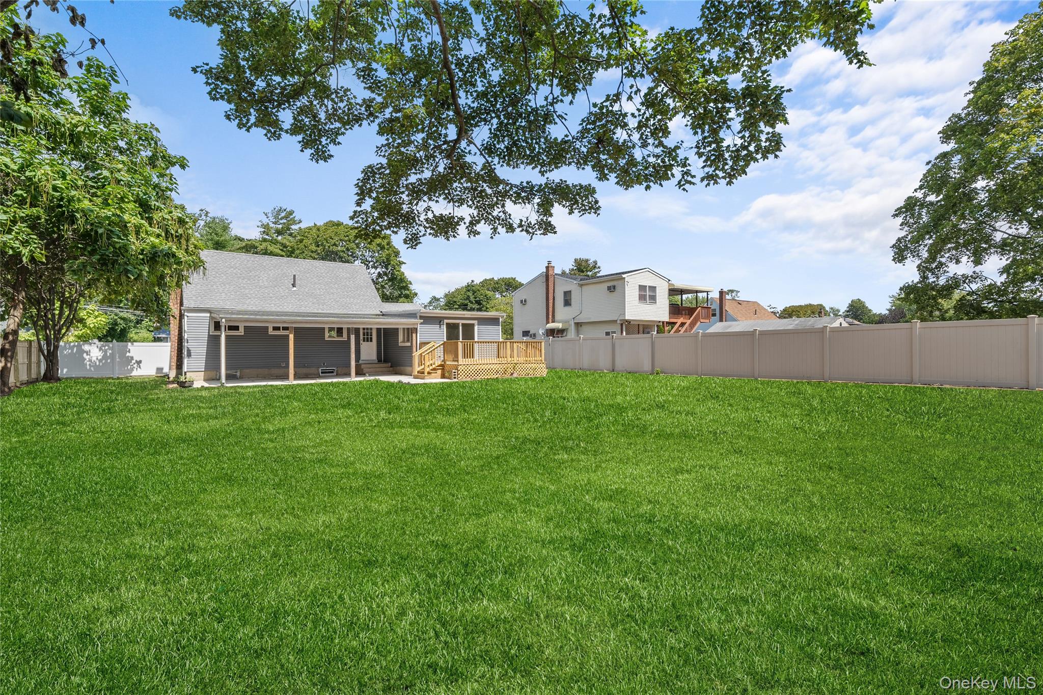 14 21st Avenue, Bay Shore, NY 11706