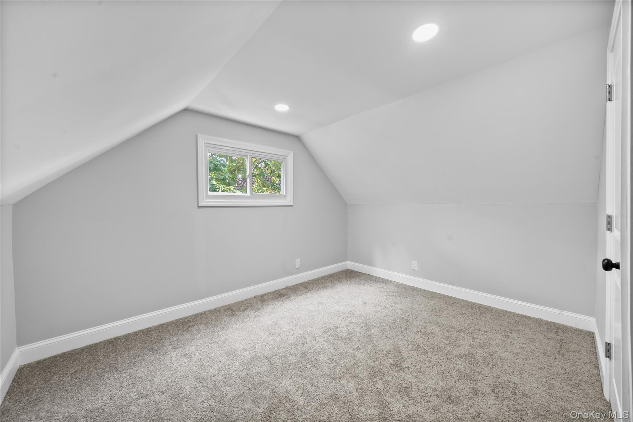 14 21st Avenue, Bay Shore, NY 11706