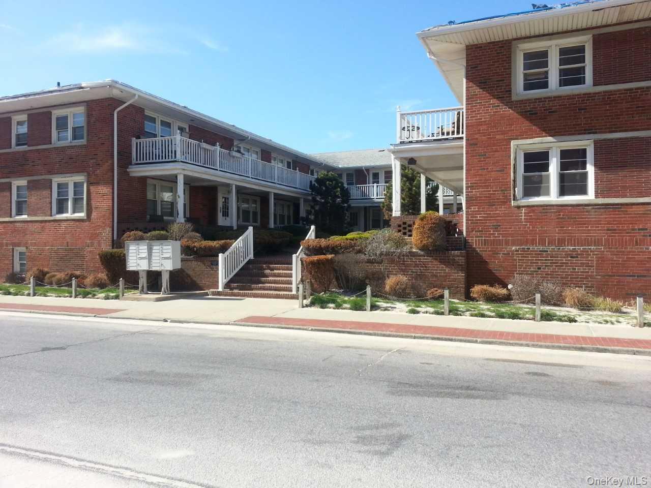 215 W Broadway # 4L, Long Beach, NY 11561