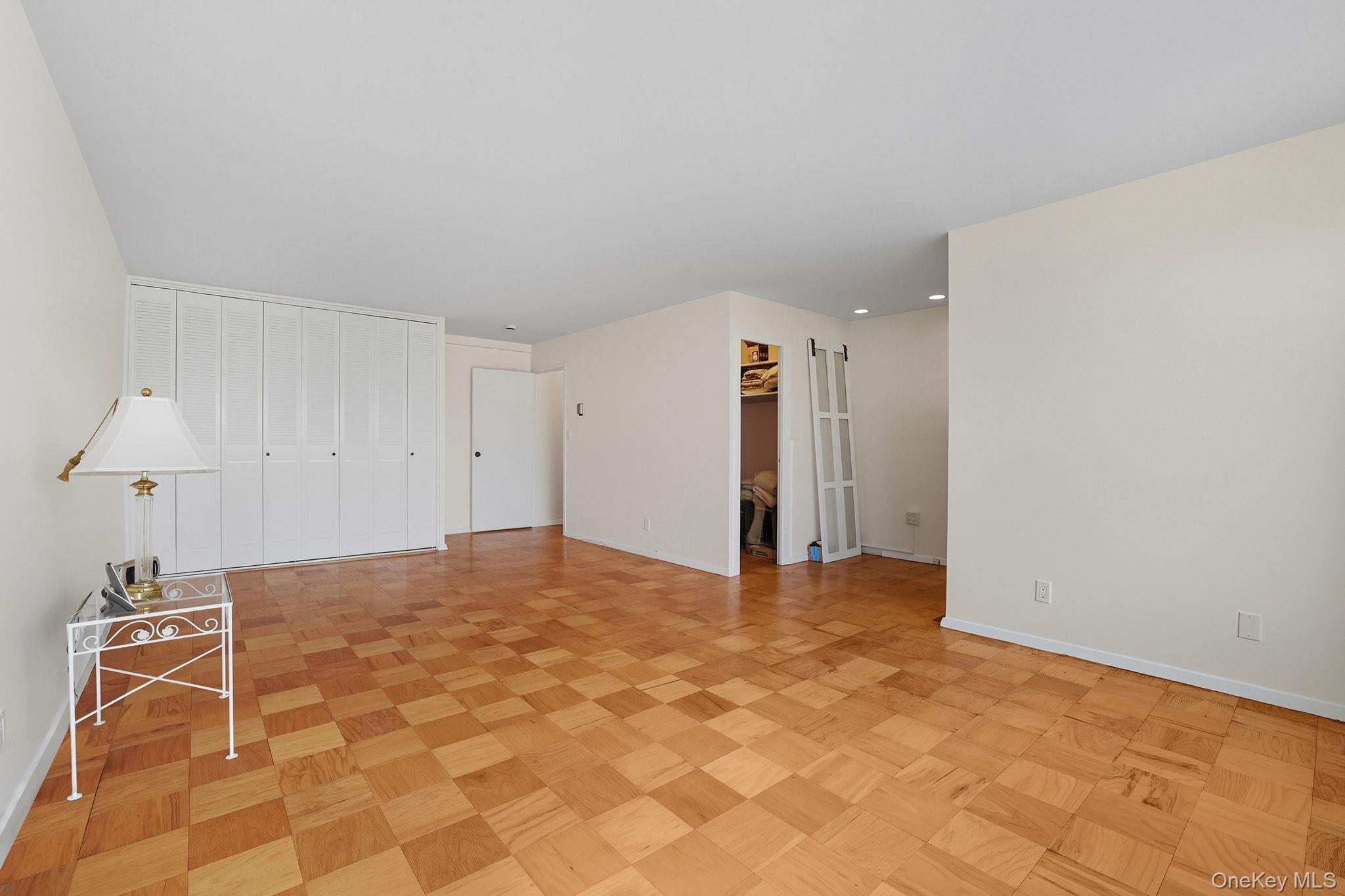 20 Old Mamaroneck Road # 6C, White Plains, NY 10605