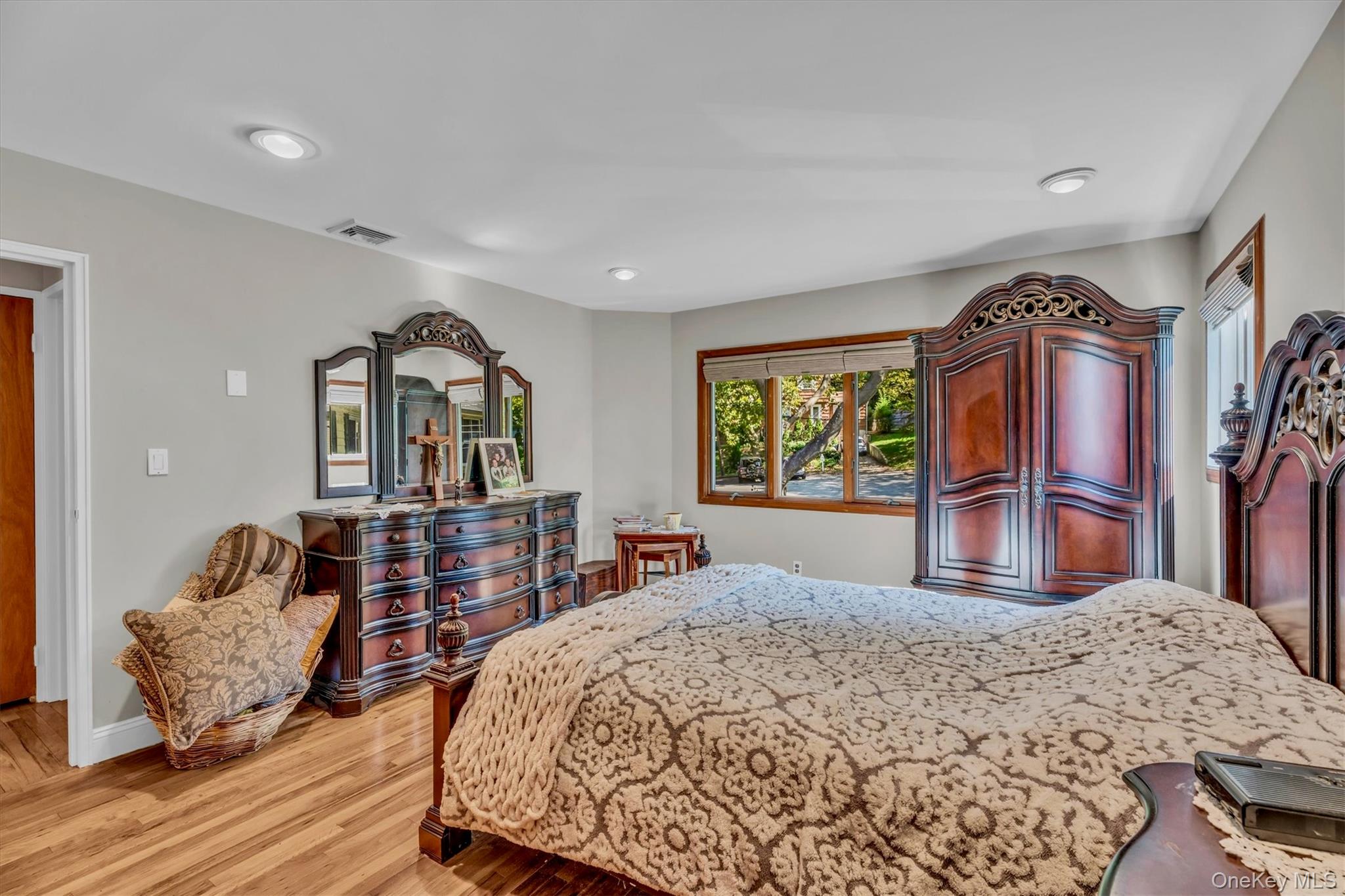 6 Saddler Court, South Huntington, NY 11746