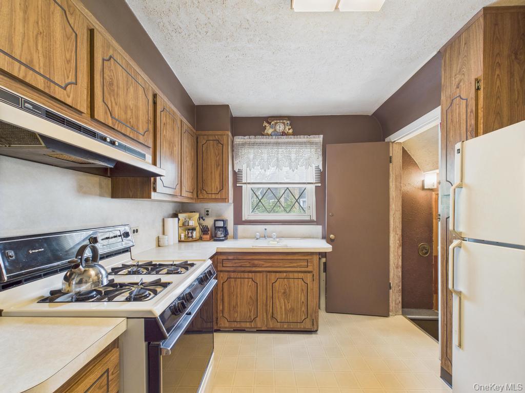 81 Cedarlawn Boulevard, Valley Stream, NY 11580