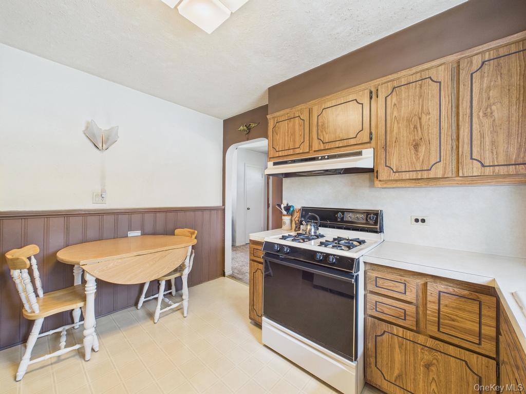 81 Cedarlawn Boulevard, Valley Stream, NY 11580