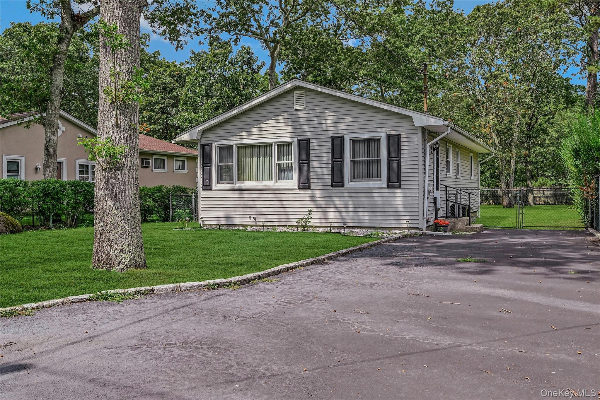 222 Priscilla Avenue, Flanders, NY 11901