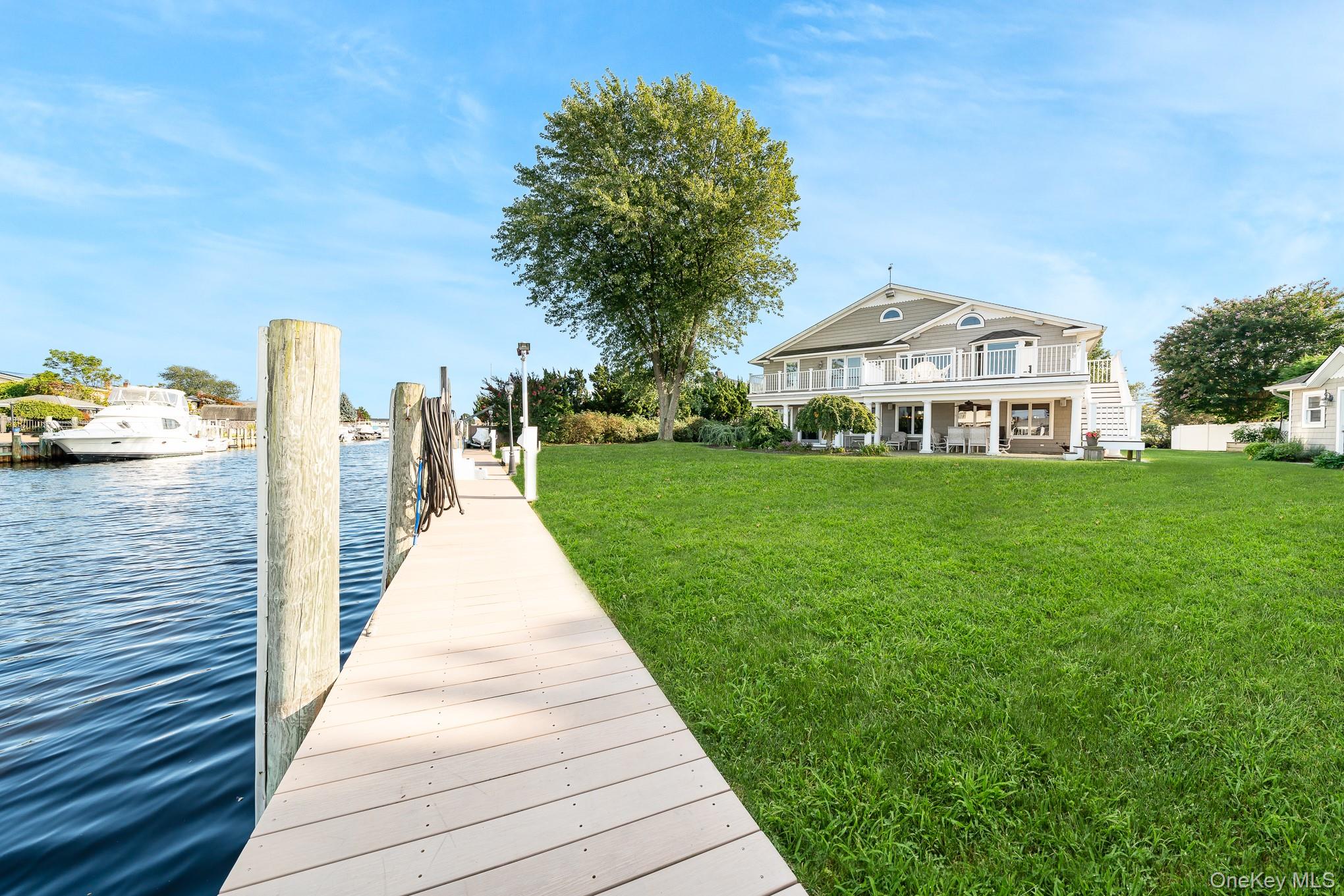 43 Duck Lane, West Islip, NY 11795