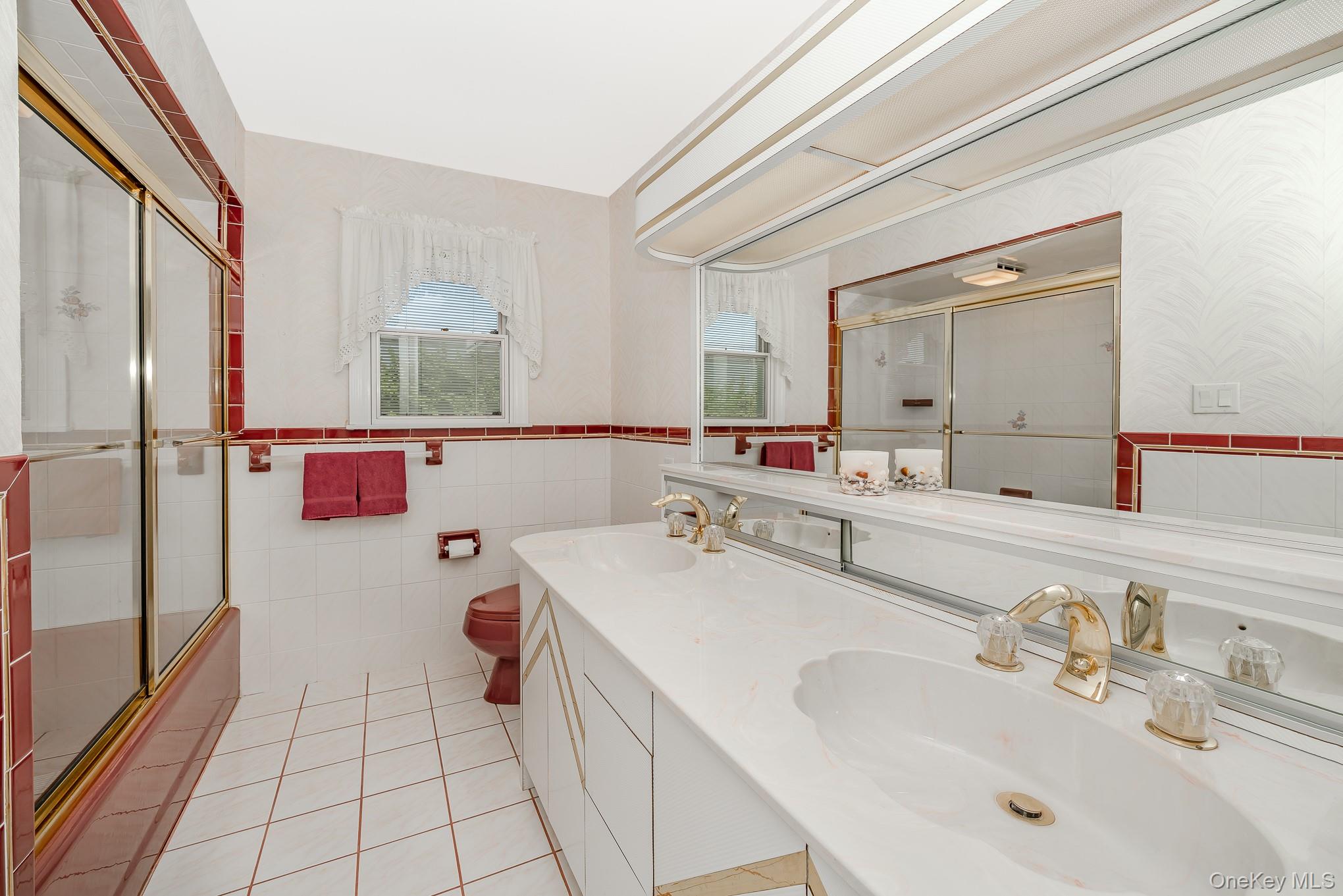 43 Duck Lane, West Islip, NY 11795