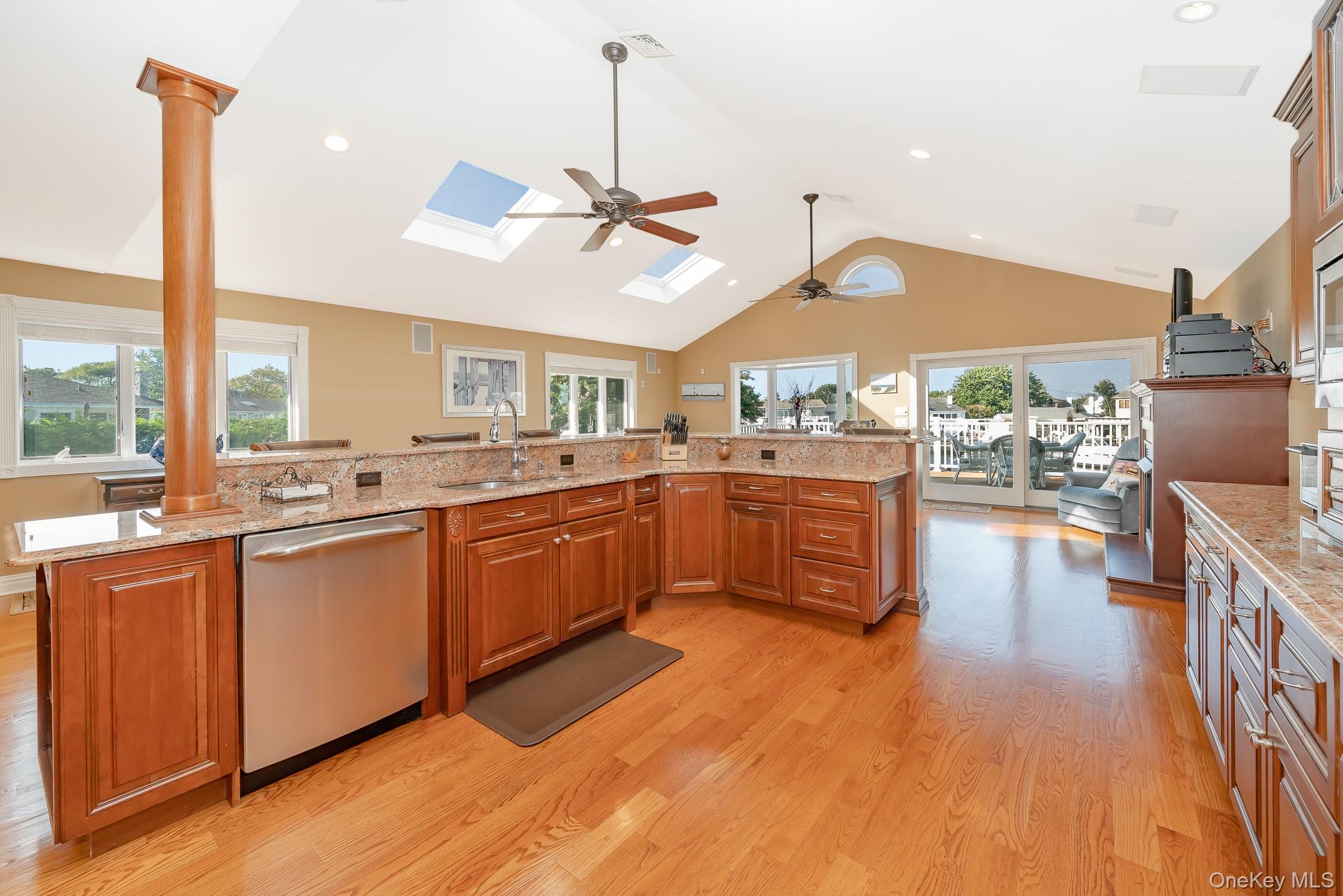 43 Duck Lane, West Islip, NY 11795